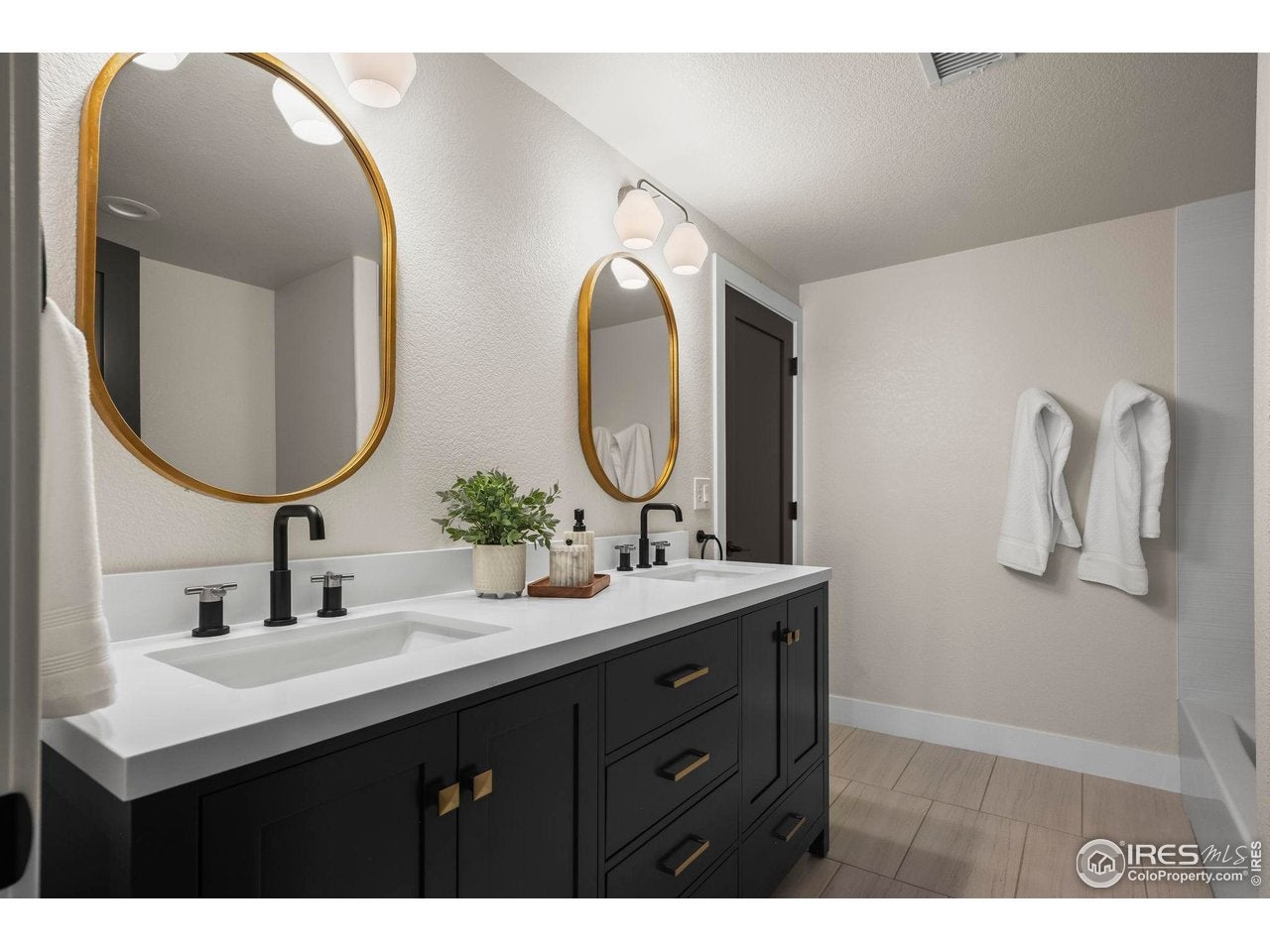 Boulder, Colorado, 80301, United States, 4 Bedrooms Bedrooms, ,4 BathroomsBathrooms,Residential,Active,1997569