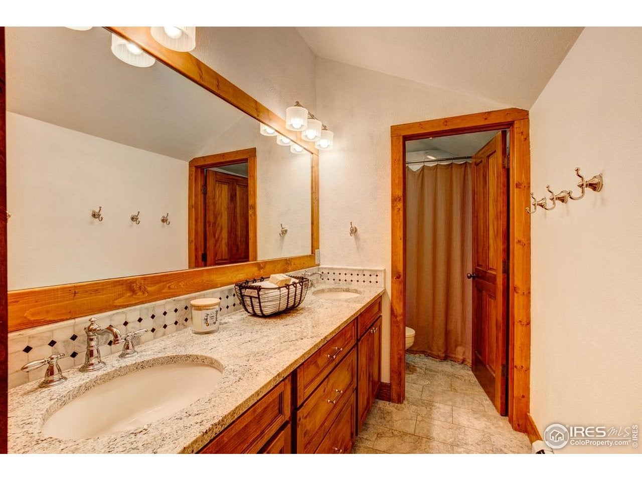 Estes Park, Colorado, 80517, United States, 4 Bedrooms Bedrooms, ,3 BathroomsBathrooms,Residential,Active,1990027