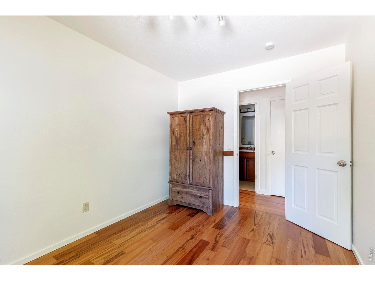 Boulder, Colorado, 80304, United States, 3 Bedrooms Bedrooms, ,3 BathroomsBathrooms,Residential,Active,2044571