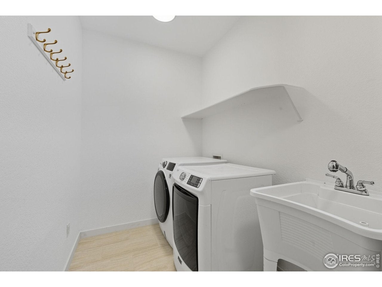 Boulder, Colorado, 80301, United States, 5 Bedrooms Bedrooms, ,3 BathroomsBathrooms,Residential,Active,2008305