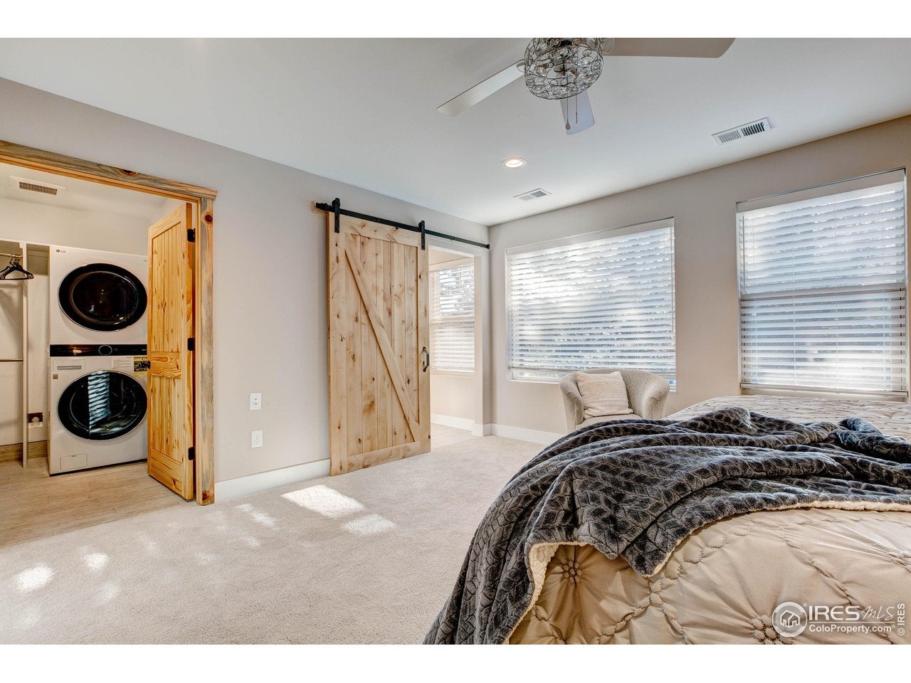 Lyons, Colorado, 80540, United States, 5 Bedrooms Bedrooms, ,4 BathroomsBathrooms,Residential,Active,2006864