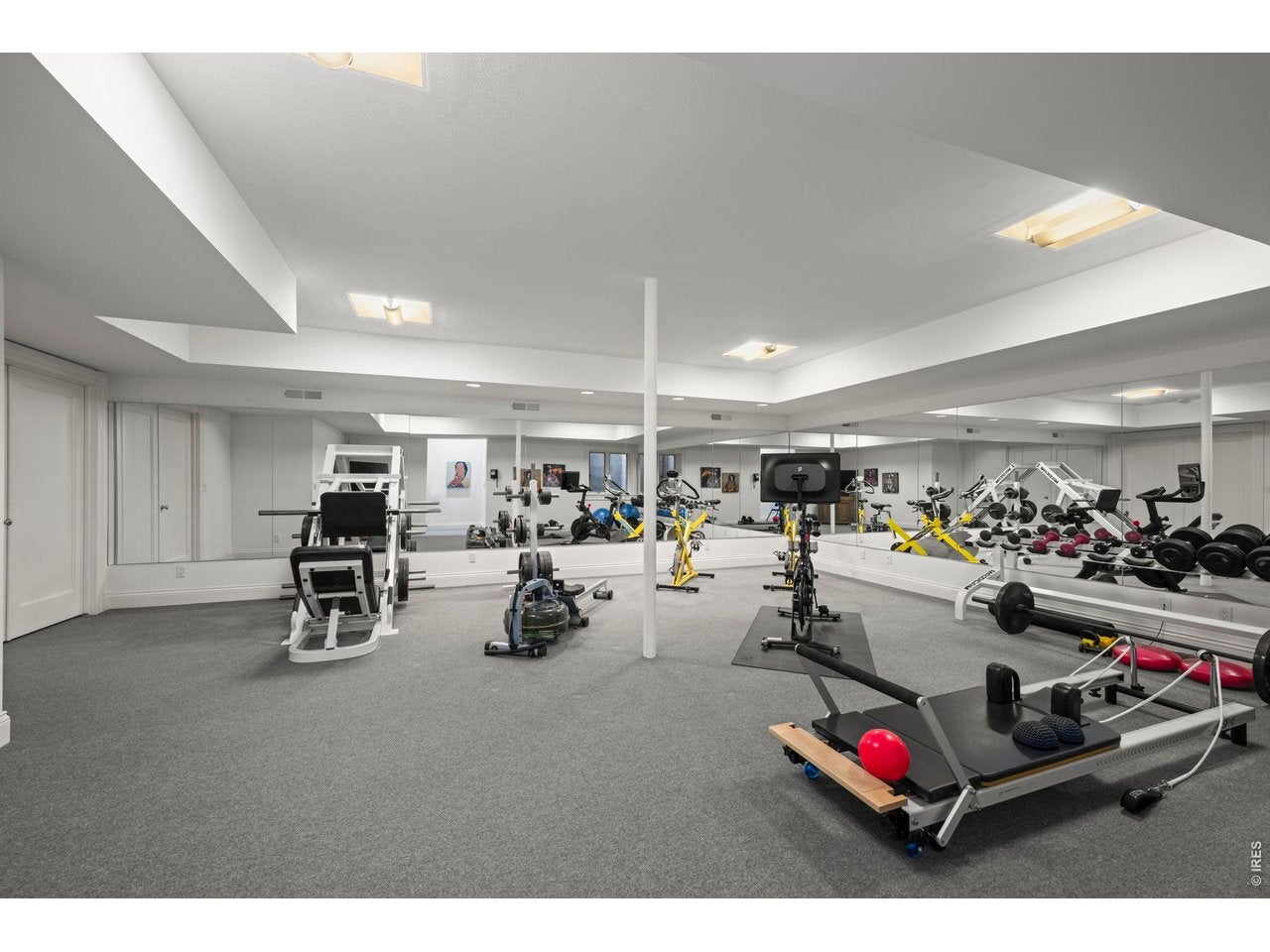 Niwot, Colorado, 80503, United States, 4 Bedrooms Bedrooms, ,7 BathroomsBathrooms,Residential,Active,2033402