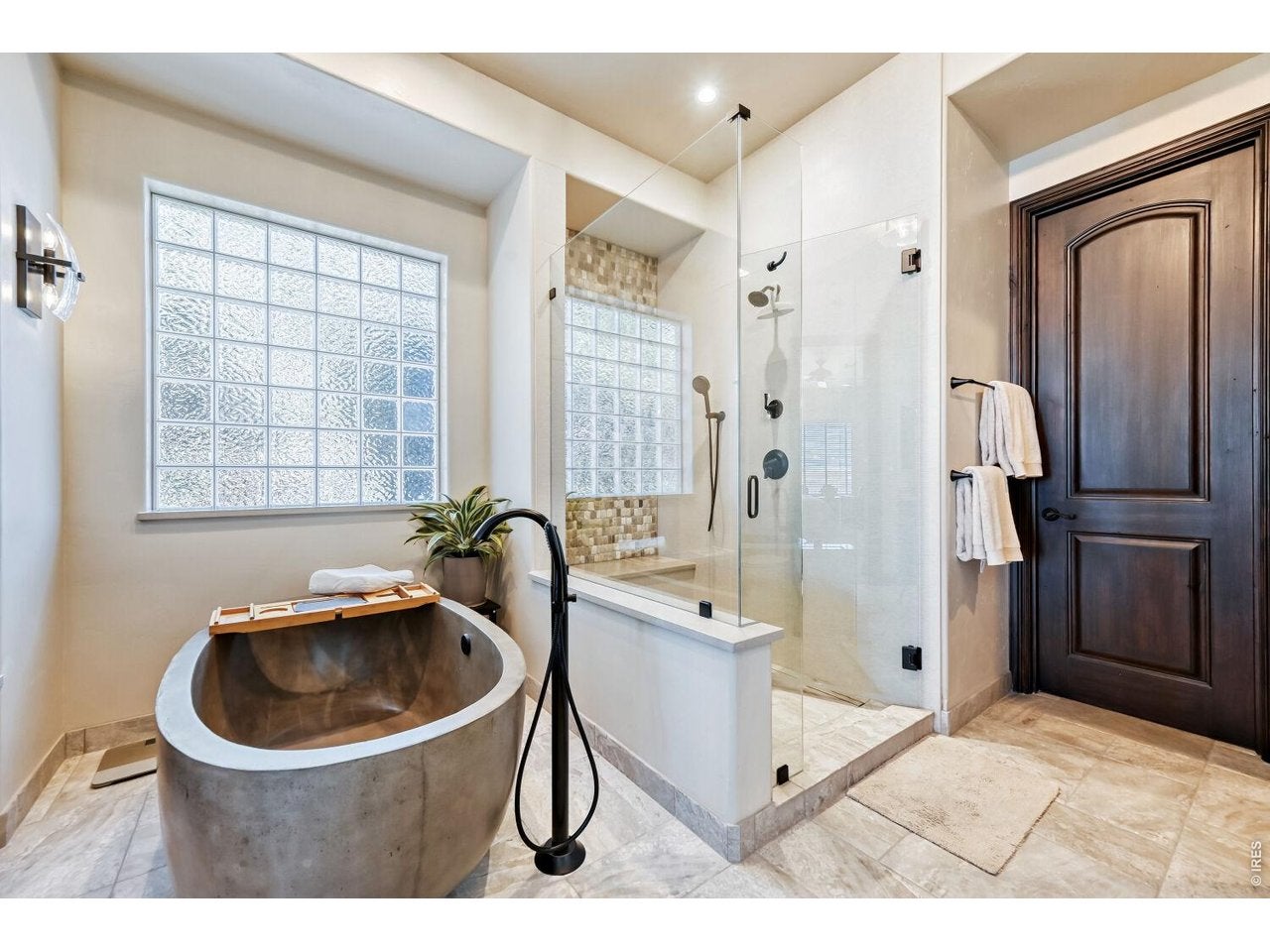Longmont, Colorado, 80504, United States, 4 Bedrooms Bedrooms, ,5 BathroomsBathrooms,Residential,Active,2033410