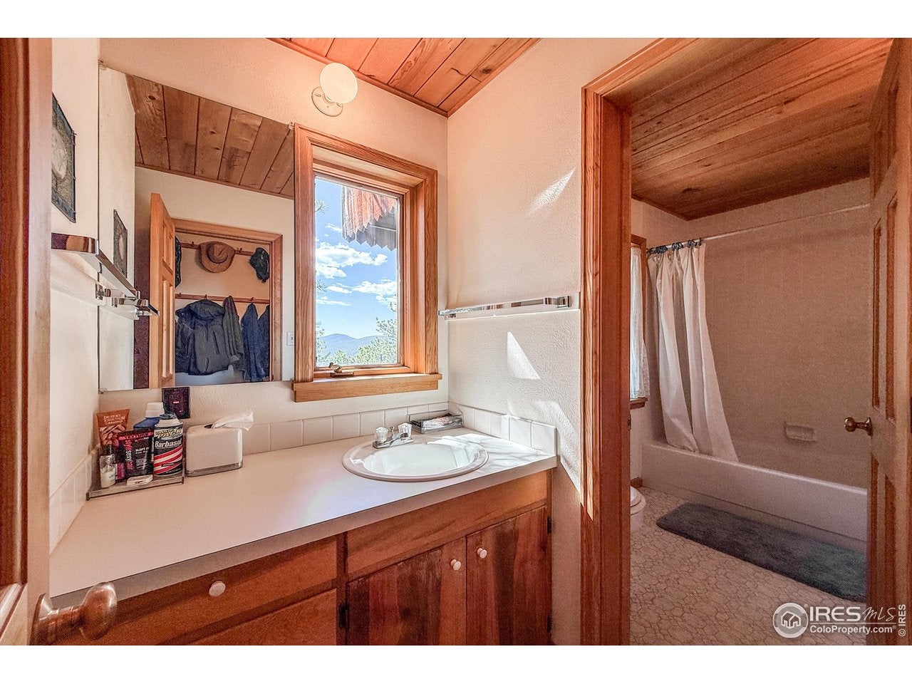 Lyons, Colorado, 80540, United States, 2 Bedrooms Bedrooms, ,2 BathroomsBathrooms,Residential,Active,1876678