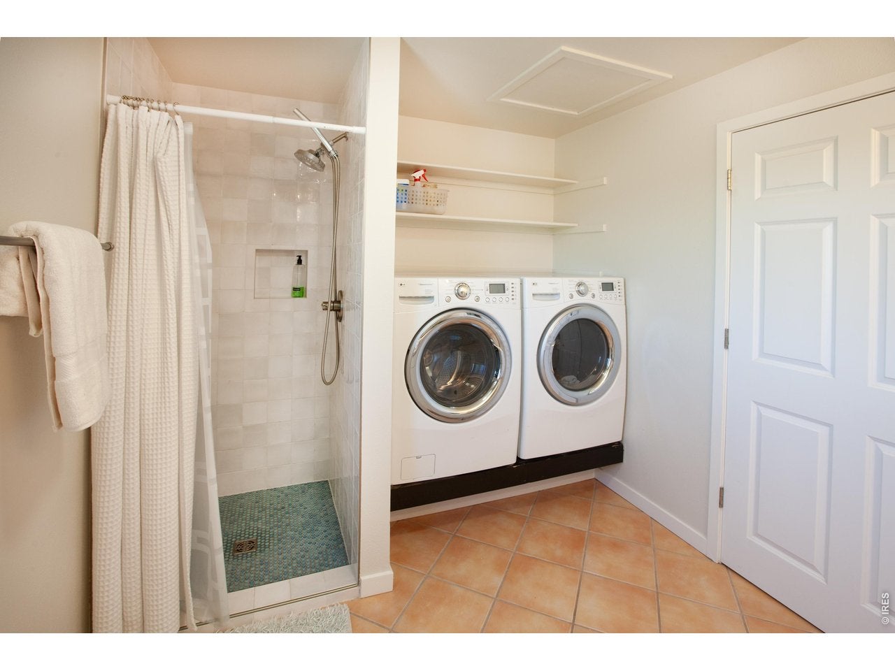 Longmont, Colorado, 80503, United States, 4 Bedrooms Bedrooms, ,4 BathroomsBathrooms,Residential,Contingent,2045596