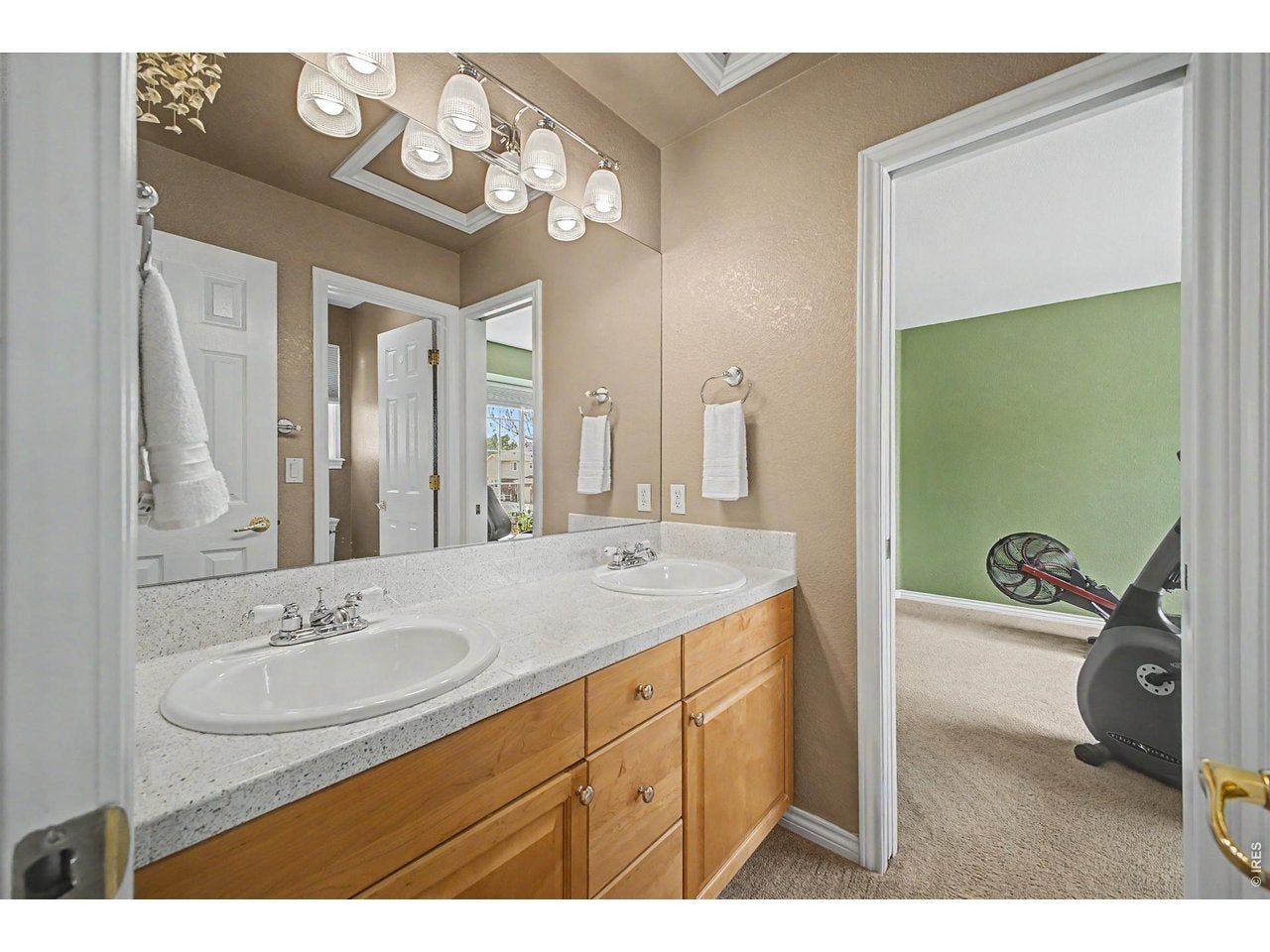 Longmont, Colorado, 80503, United States, 5 Bedrooms Bedrooms, ,5 BathroomsBathrooms,Residential,Active,2042652