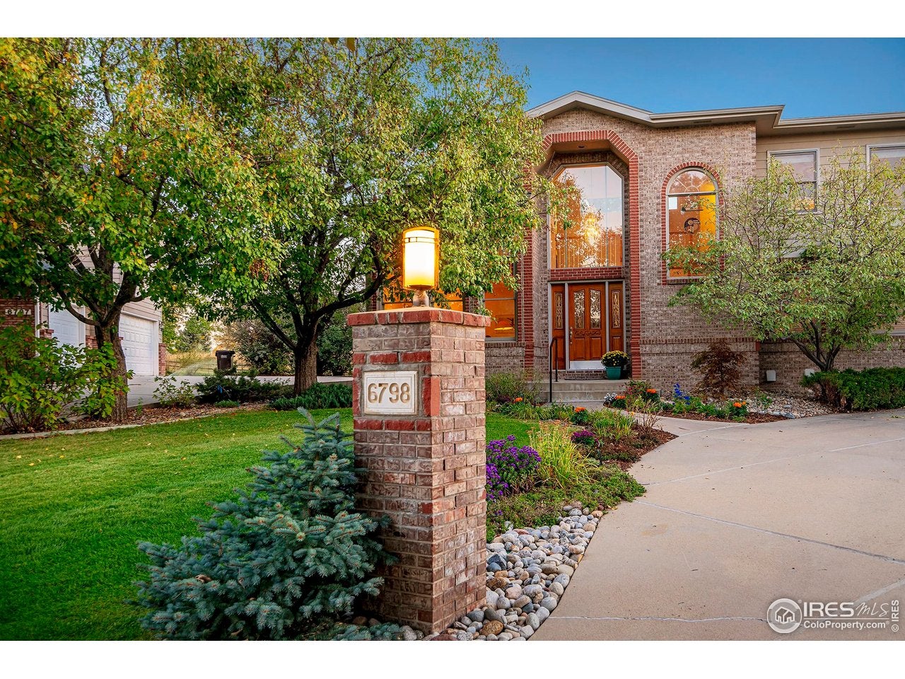 Longmont, Colorado, 80503, United States, 3 Bedrooms Bedrooms, ,3 BathroomsBathrooms,Residential,Contingent,1997617