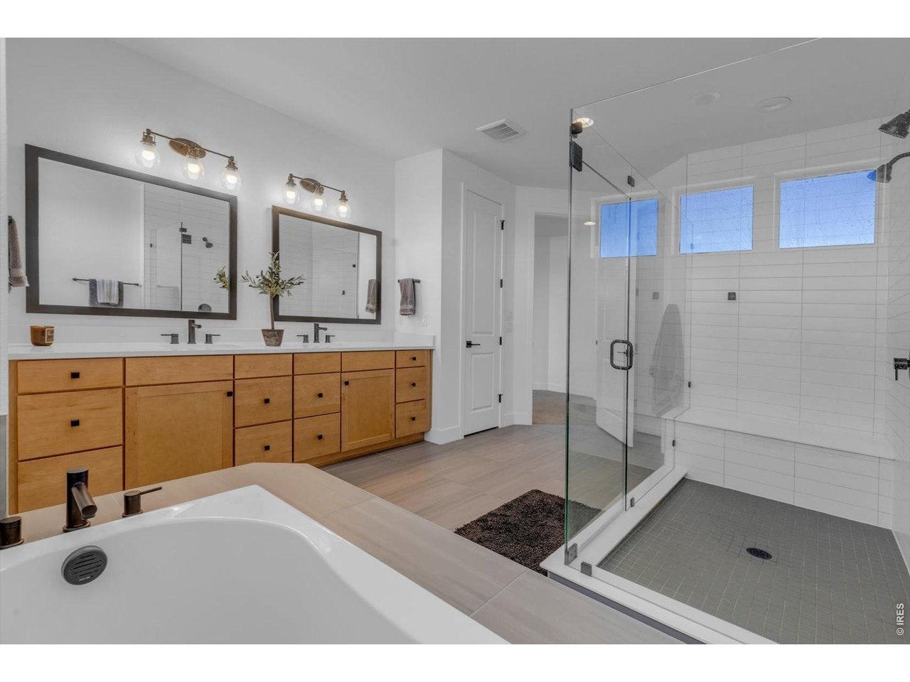 Broomfield, Colorado, 80023, United States, 5 Bedrooms Bedrooms, ,5 BathroomsBathrooms,Residential,Active,2052095