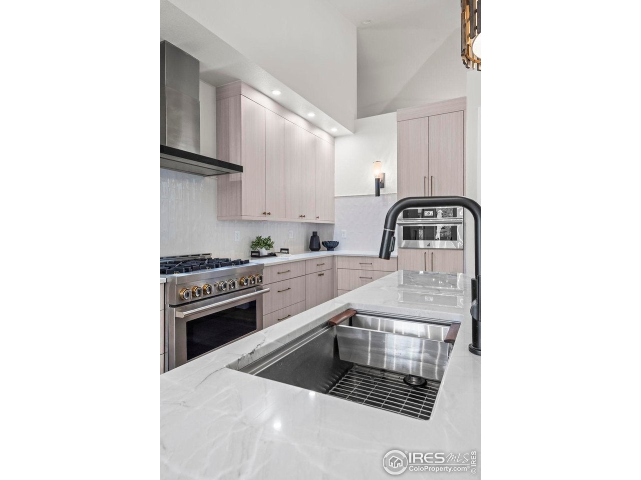 Boulder, Colorado, 80301, United States, 4 Bedrooms Bedrooms, ,4 BathroomsBathrooms,Residential,Active,1997569