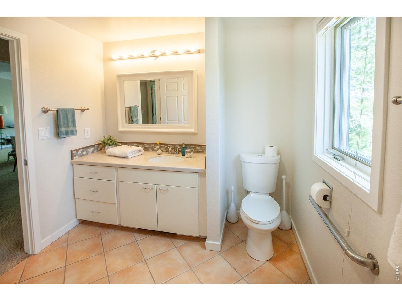 Longmont, Colorado, 80503, United States, 4 Bedrooms Bedrooms, ,4 BathroomsBathrooms,Residential,Contingent,2045596