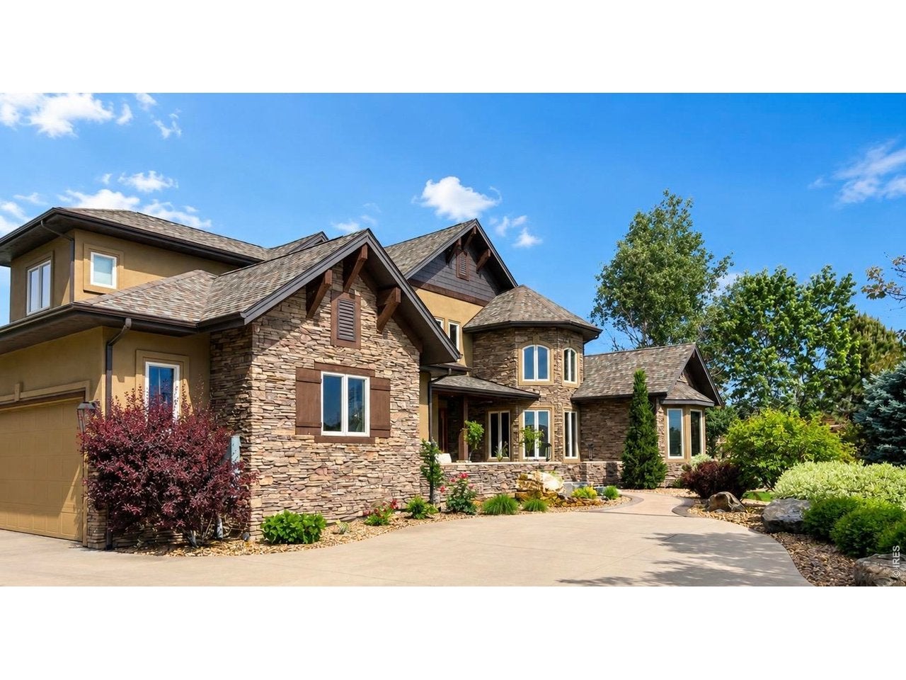 Longmont, Colorado, 80504, United States, 4 Bedrooms Bedrooms, ,5 BathroomsBathrooms,Residential,Active,2033410