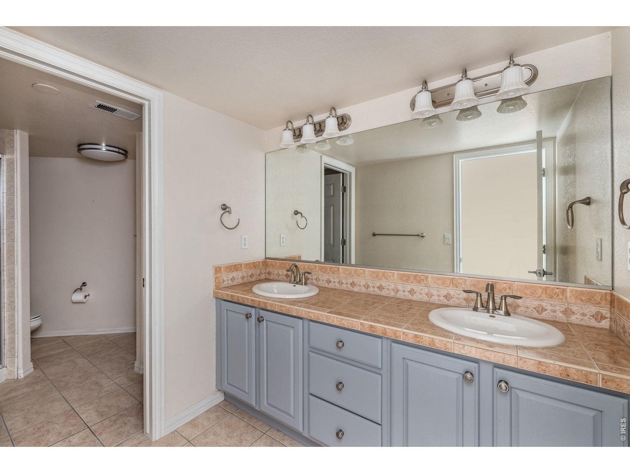 Thornton, Colorado, 80241, United States, 5 Bedrooms Bedrooms, ,5 BathroomsBathrooms,Residential,Active,2035050