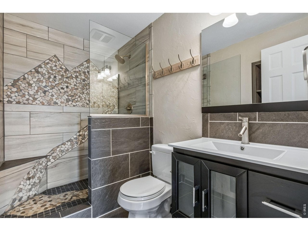 Loveland, Colorado, 80538, United States, 4 Bedrooms Bedrooms, ,3 BathroomsBathrooms,Residential,Active,2036031