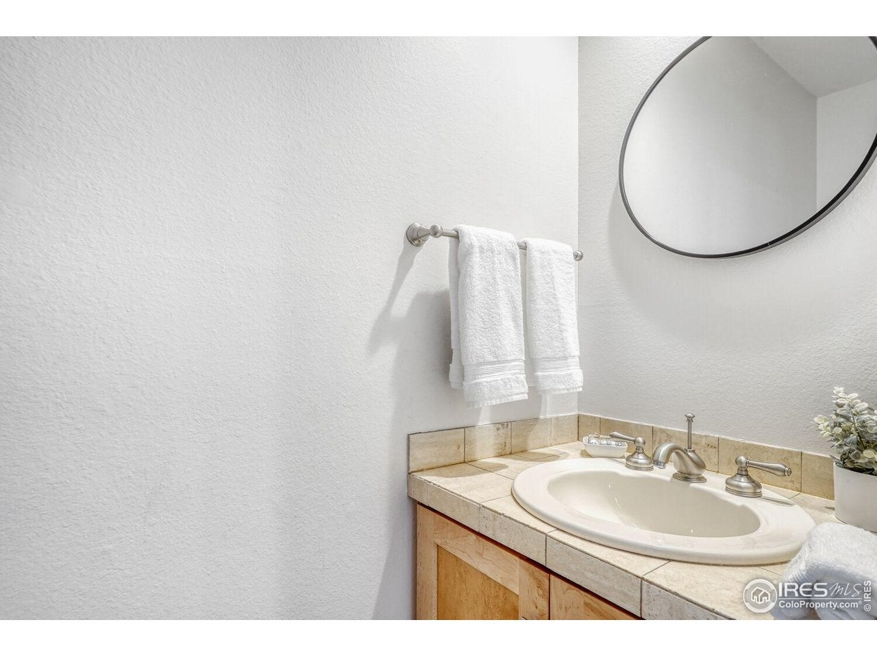 Boulder, Colorado, 80305, United States, 5 Bedrooms Bedrooms, ,4 BathroomsBathrooms,Residential,Active,2012224