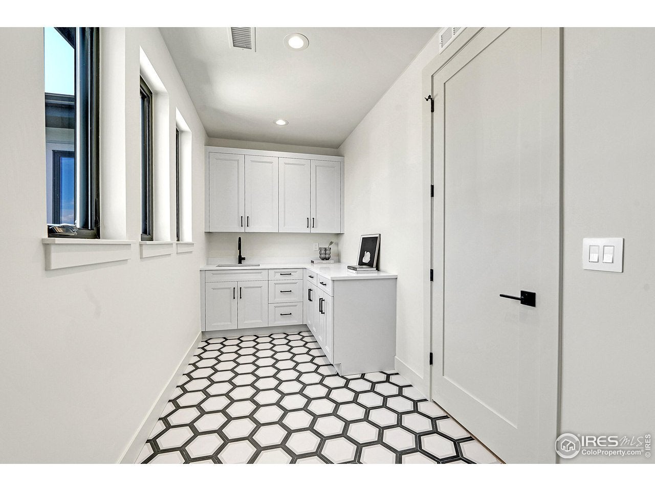 Louisville, Colorado, 80027, United States, 5 Bedrooms Bedrooms, ,6 BathroomsBathrooms,Residential,Active,2019833