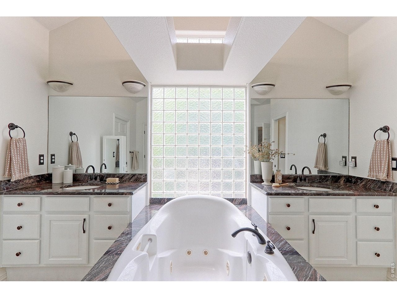 Thornton, Colorado, 80241, United States, 5 Bedrooms Bedrooms, ,5 BathroomsBathrooms,Residential,Active,2035050