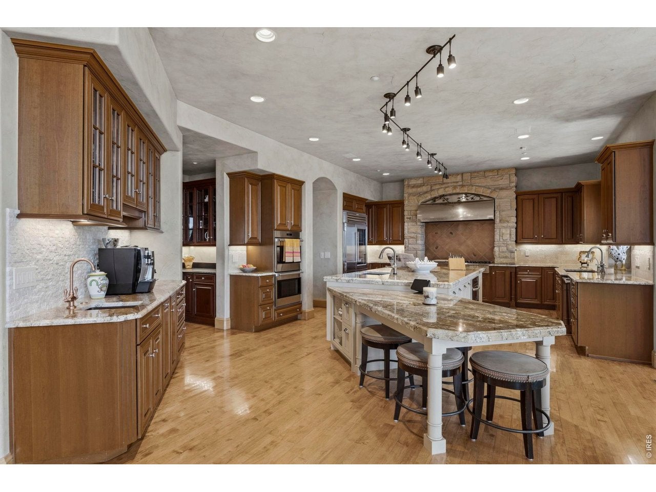 Niwot, Colorado, 80503, United States, 5 Bedrooms Bedrooms, ,6 BathroomsBathrooms,Residential,Active,2045621