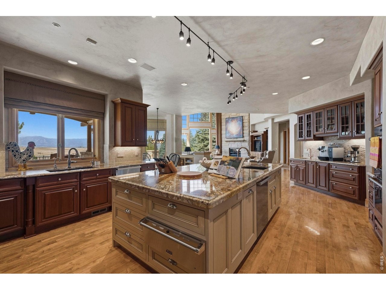 Niwot, Colorado, 80503, United States, 5 Bedrooms Bedrooms, ,6 BathroomsBathrooms,Residential,Active,2045621