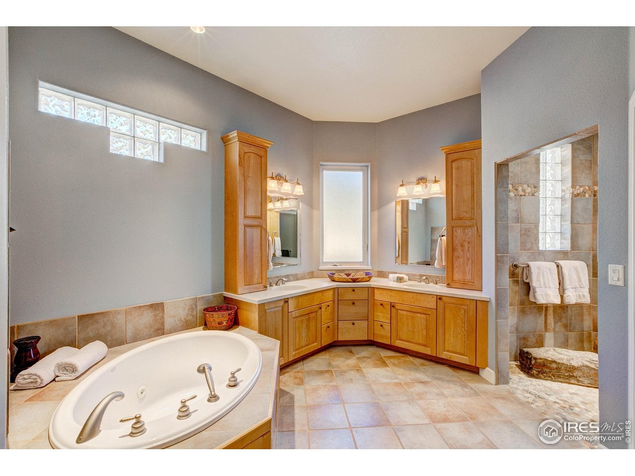 Estes Park, Colorado, 80517, United States, 4 Bedrooms Bedrooms, ,3 BathroomsBathrooms,Residential,Active,1952630