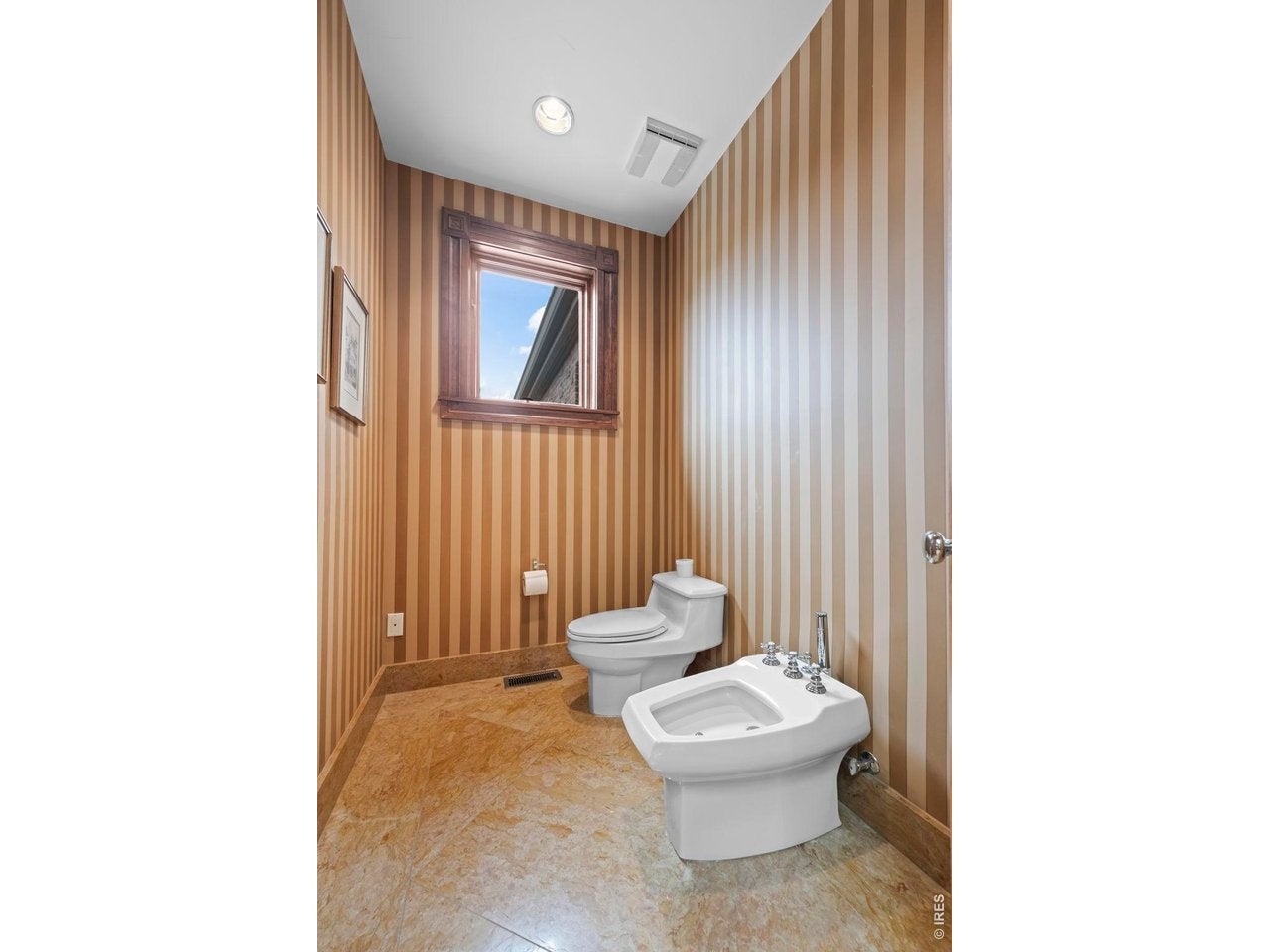 Niwot, Colorado, 80503, United States, 4 Bedrooms Bedrooms, ,7 BathroomsBathrooms,Residential,Active,2033402
