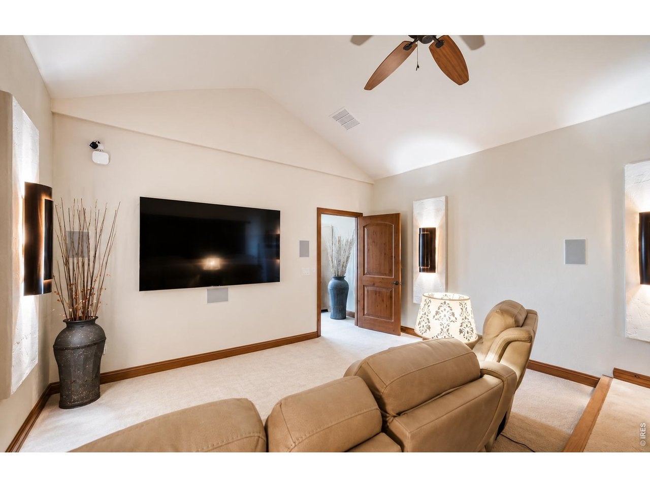 Longmont, Colorado, 80504, United States, 4 Bedrooms Bedrooms, ,5 BathroomsBathrooms,Residential,Active,2033410
