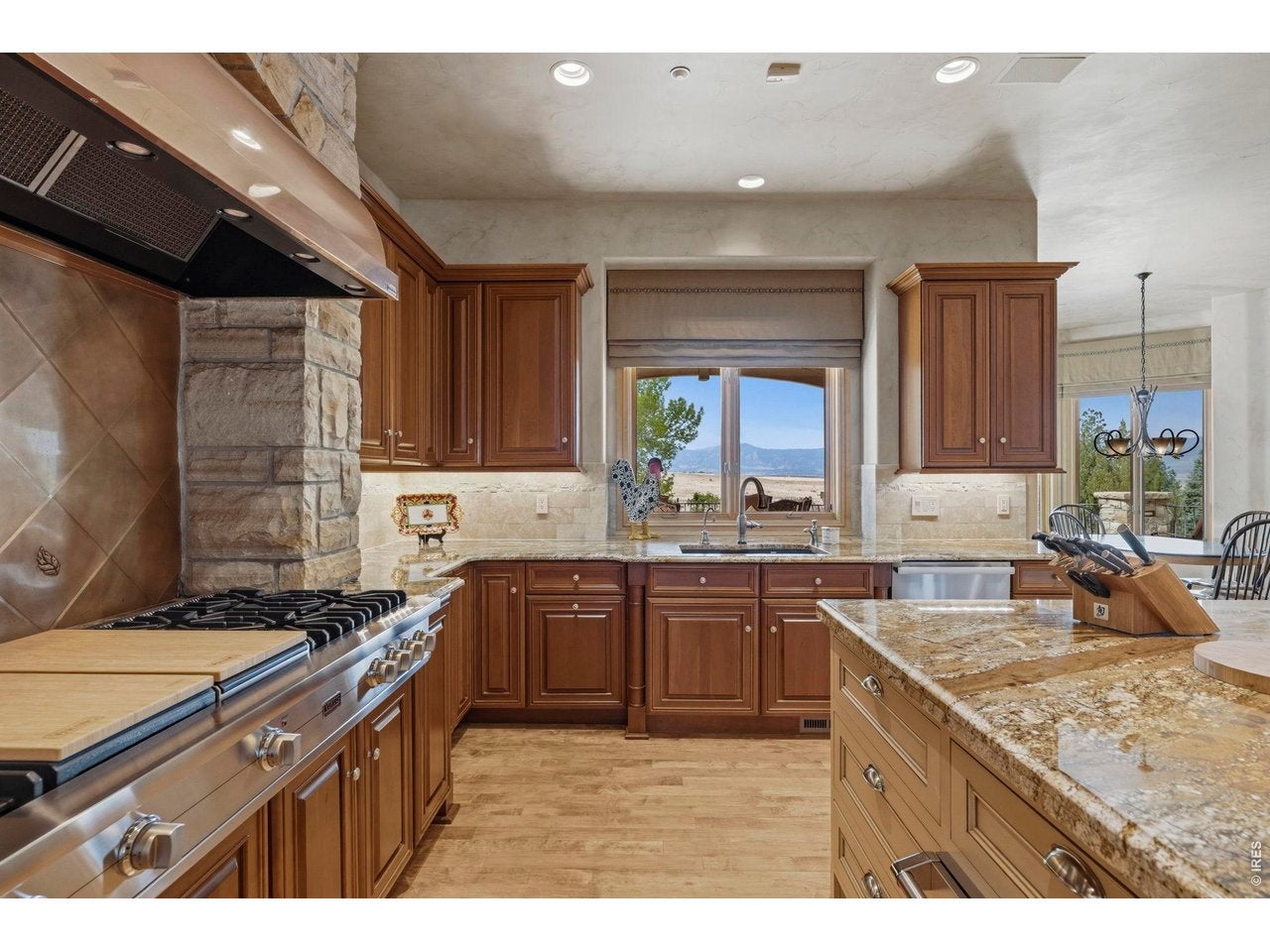 Niwot, Colorado, 80503, United States, 5 Bedrooms Bedrooms, ,6 BathroomsBathrooms,Residential,Active,2045621