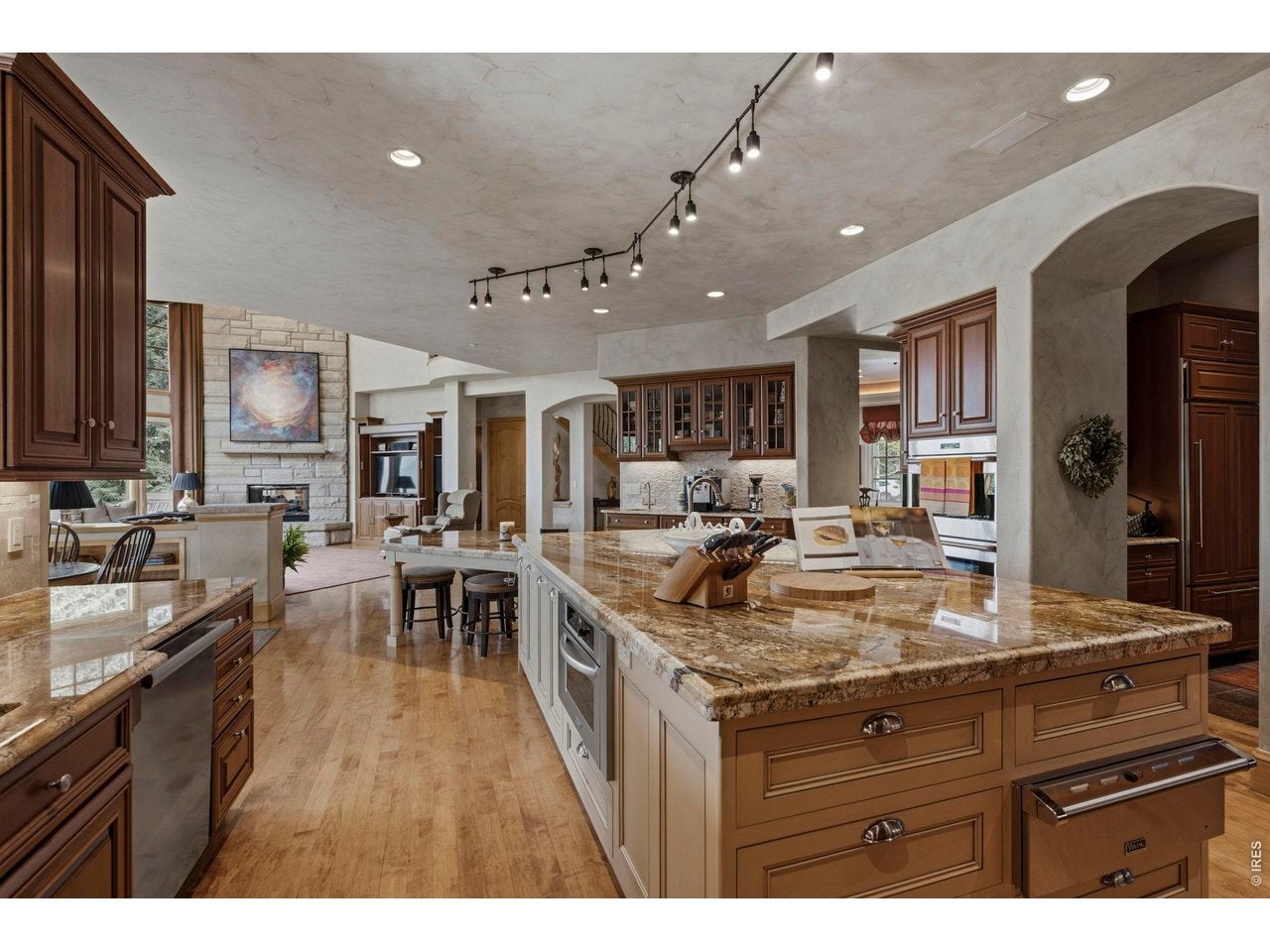 Niwot, Colorado, 80503, United States, 5 Bedrooms Bedrooms, ,6 BathroomsBathrooms,Residential,Active,2045621