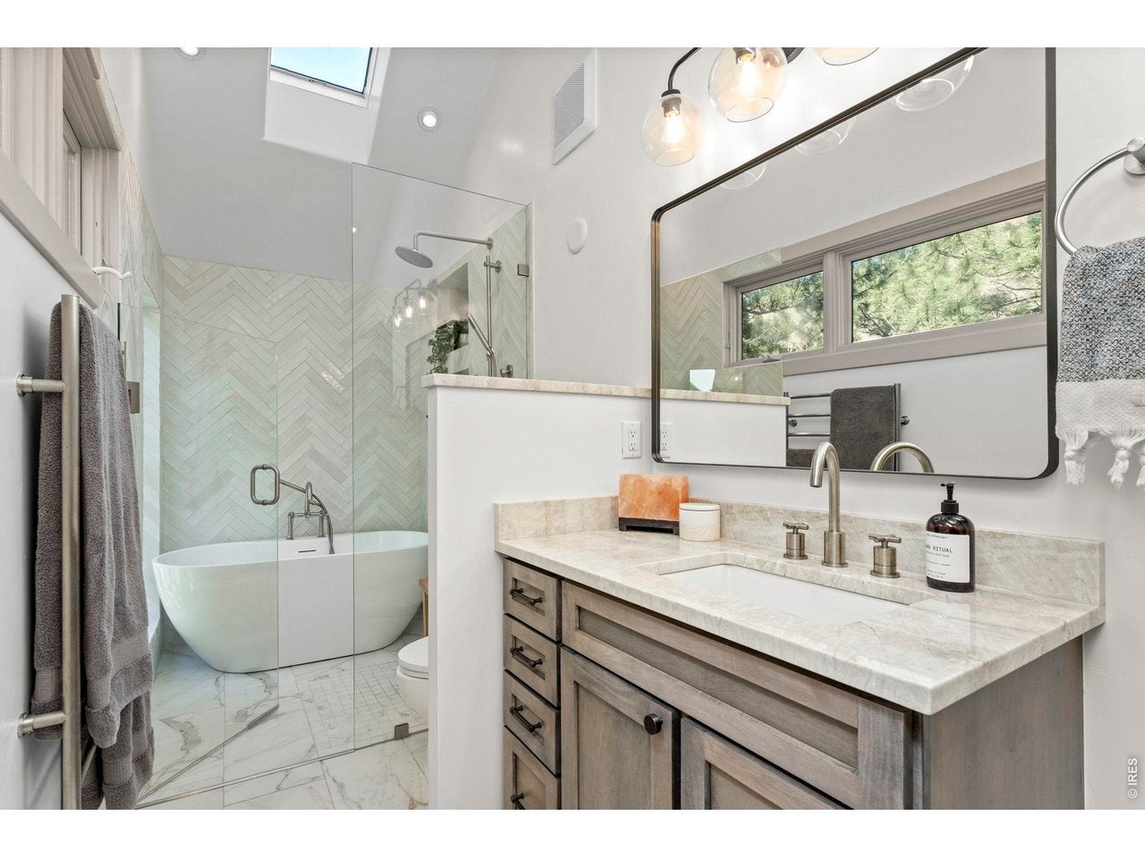 Boulder, Colorado, 80304, United States, 4 Bedrooms Bedrooms, ,4 BathroomsBathrooms,Residential,Contingent,2045742