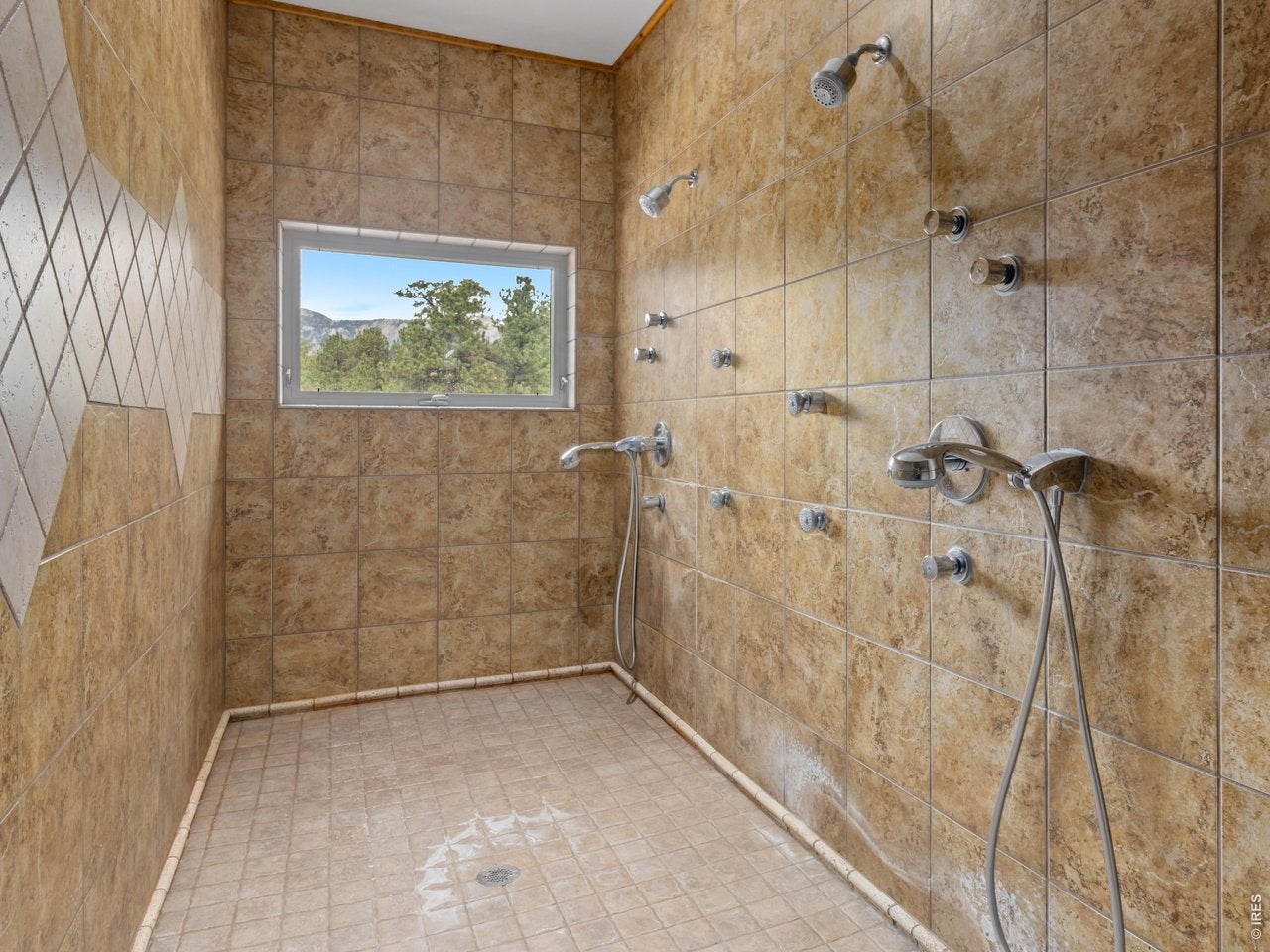 Estes Park, Colorado, 80517, United States, 5 Bedrooms Bedrooms, ,4 BathroomsBathrooms,Residential,Active,2043843
