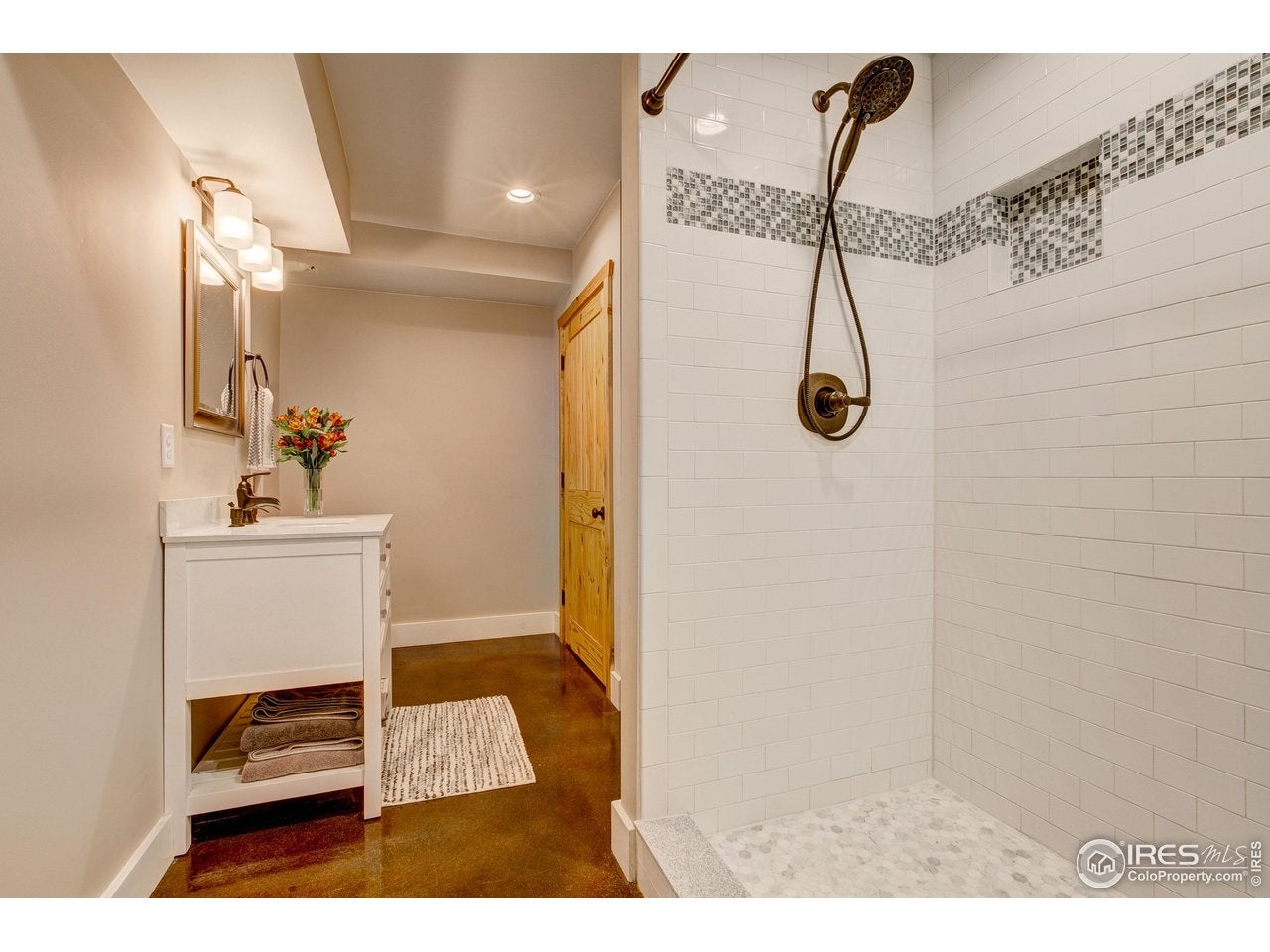 Lyons, Colorado, 80540, United States, 5 Bedrooms Bedrooms, ,4 BathroomsBathrooms,Residential,Active,2006864