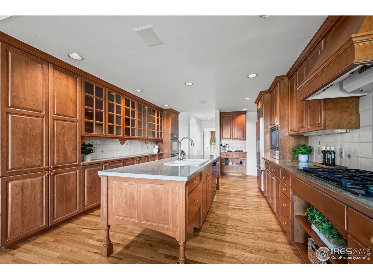 Boulder, Colorado, 80301, United States, 3 Bedrooms Bedrooms, ,4 BathroomsBathrooms,Residential,Active,1997593