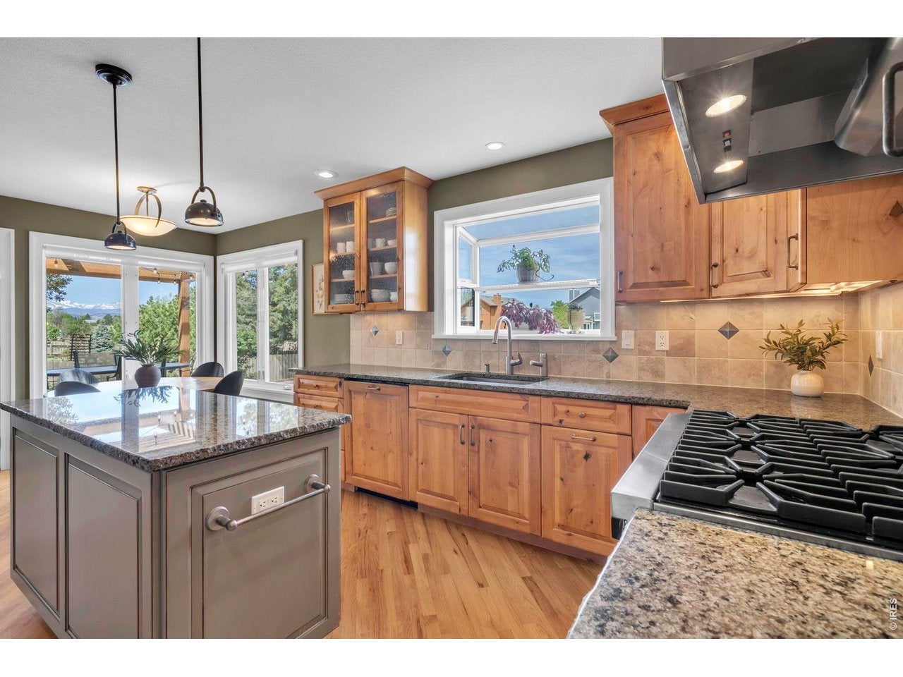 Louisville, Colorado, 80027, United States, 5 Bedrooms Bedrooms, ,5 BathroomsBathrooms,Residential,Active,2041594