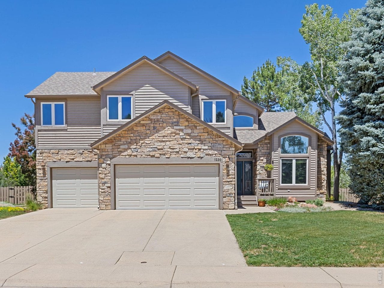 Louisville, Colorado, 80027, United States, 5 Bedrooms Bedrooms, ,5 BathroomsBathrooms,Residential,Active,2041594