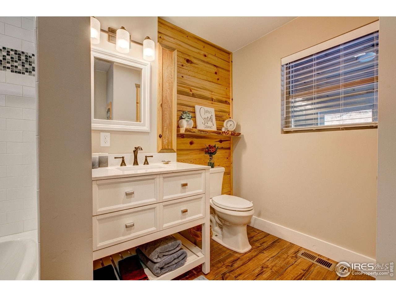 Lyons, Colorado, 80540, United States, 5 Bedrooms Bedrooms, ,4 BathroomsBathrooms,Residential,Active,2006864