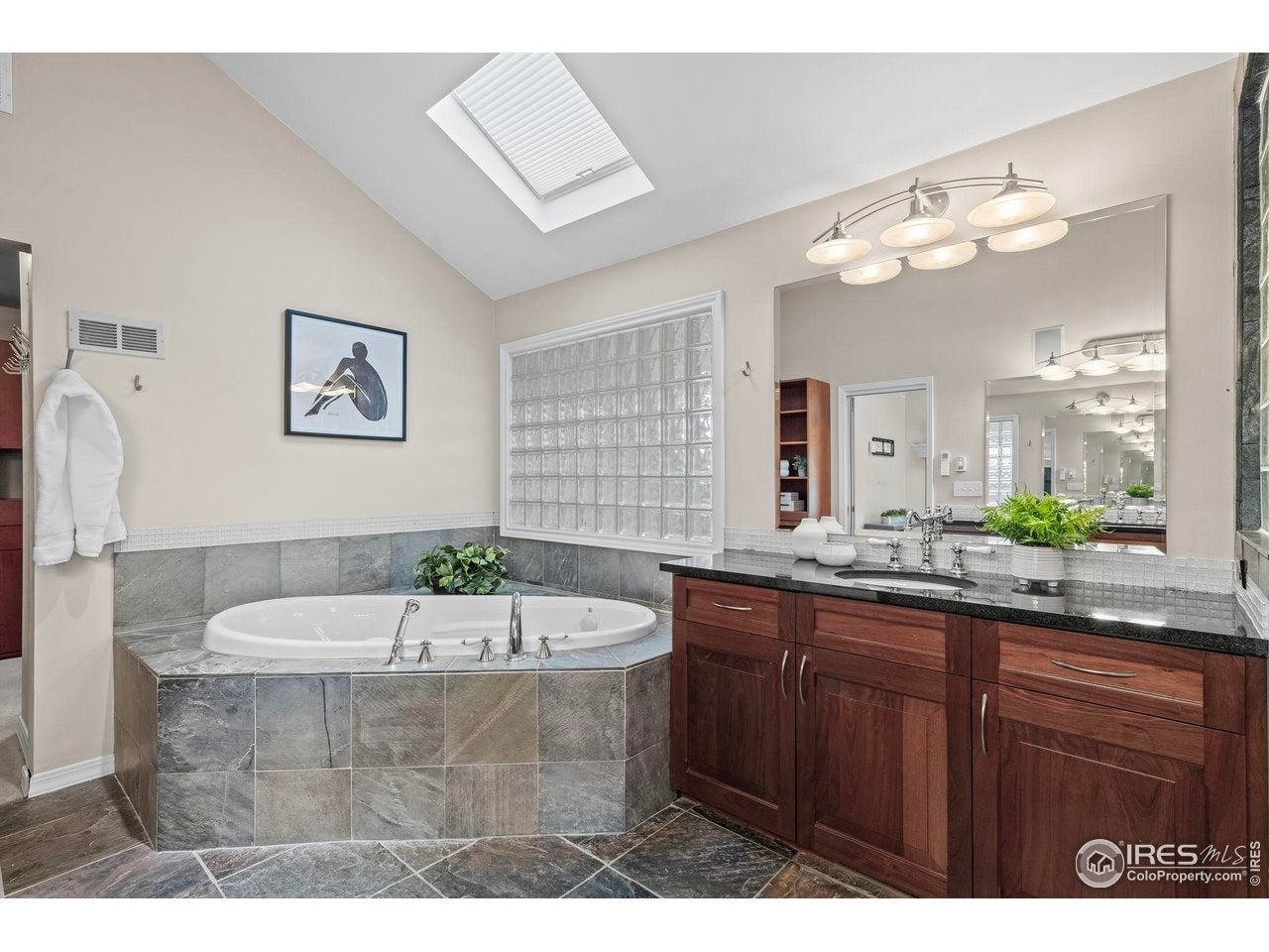 Boulder, Colorado, 80301, United States, 3 Bedrooms Bedrooms, ,4 BathroomsBathrooms,Residential,Active,1997580