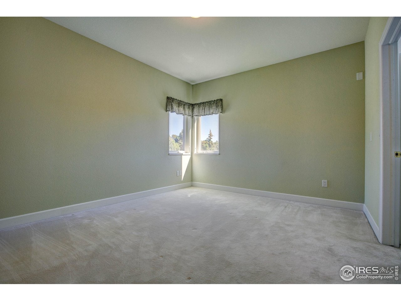 Estes Park, Colorado, 80517, United States, 4 Bedrooms Bedrooms, ,3 BathroomsBathrooms,Residential,Active,1952630