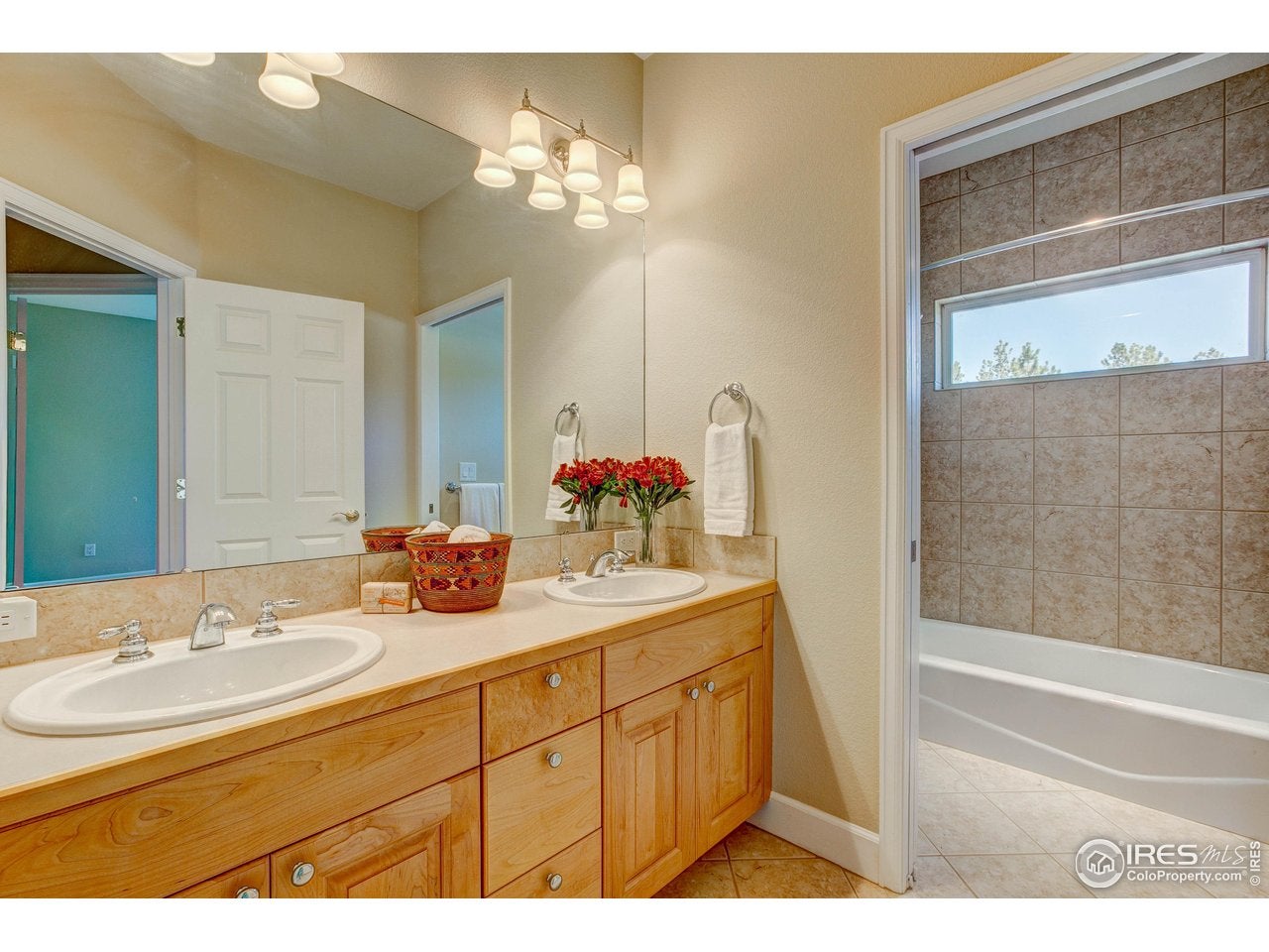 Estes Park, Colorado, 80517, United States, 4 Bedrooms Bedrooms, ,3 BathroomsBathrooms,Residential,Active,1952630