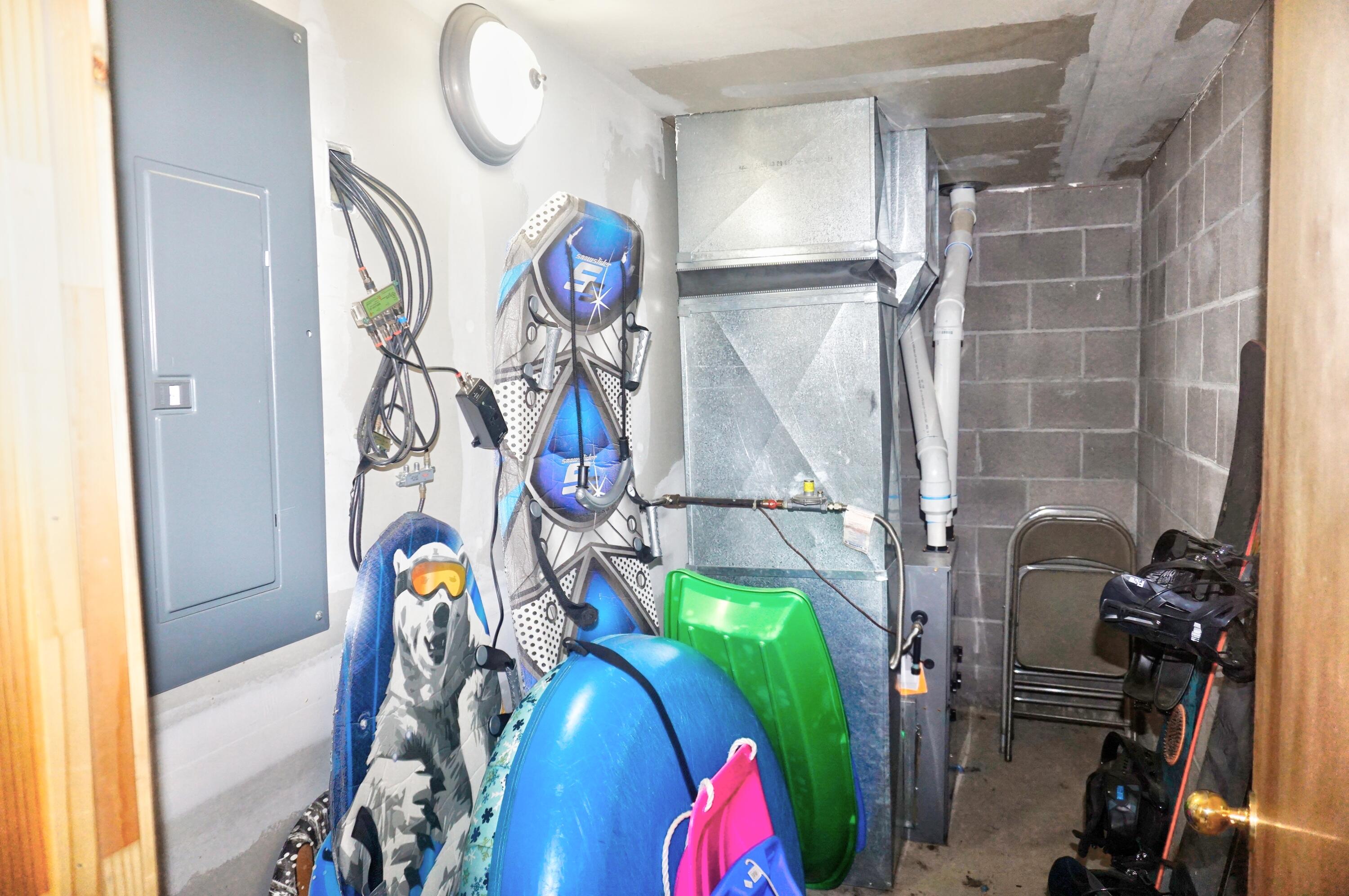 Brian Head, Utah, 84719, United States, 4 Bedrooms Bedrooms, ,3 BathroomsBathrooms,Residential,Active,1990609