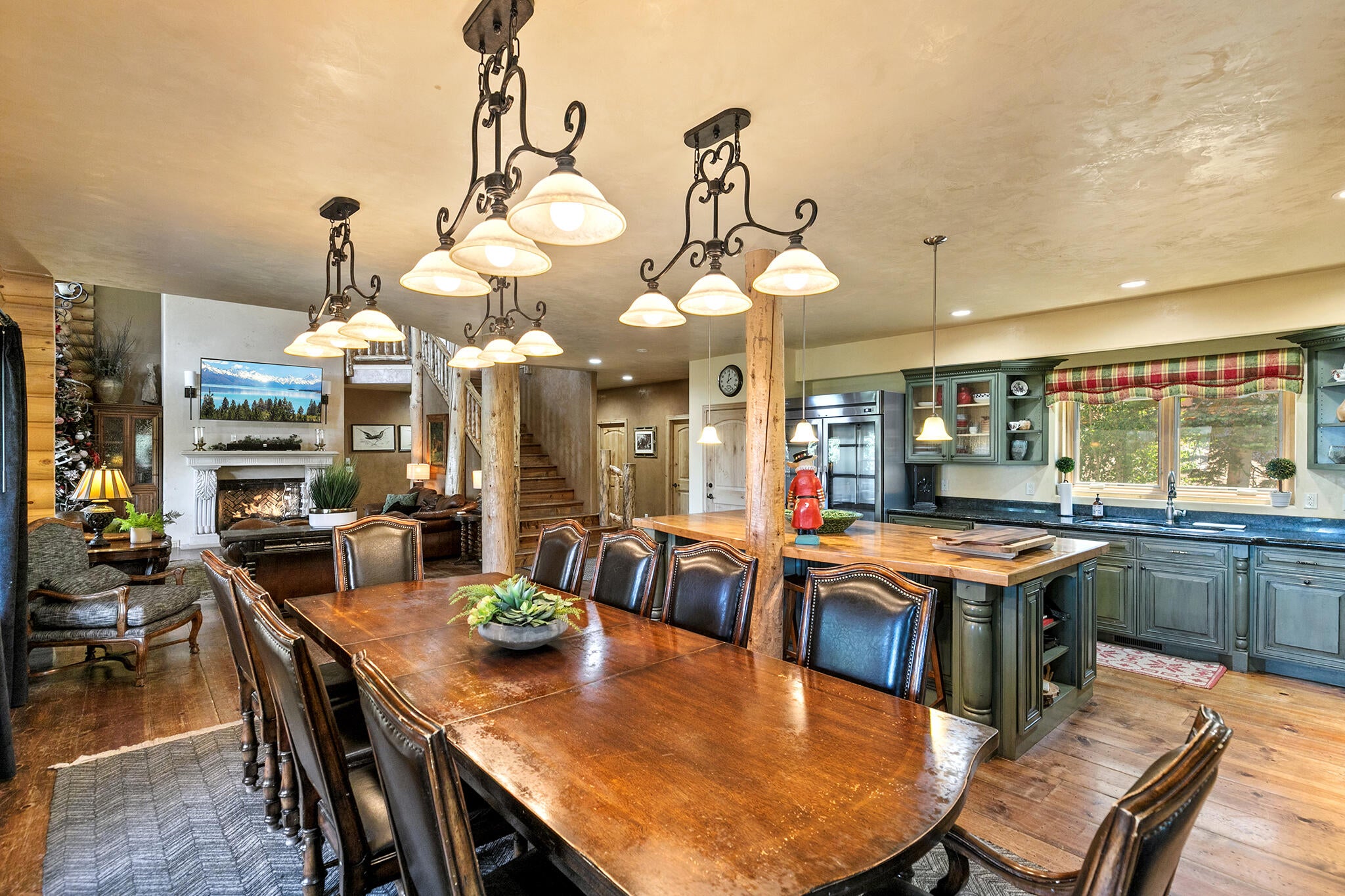 Brian Head, Utah, 84719, United States, 5 Bedrooms Bedrooms, ,4 BathroomsBathrooms,Residential,Active,1990611