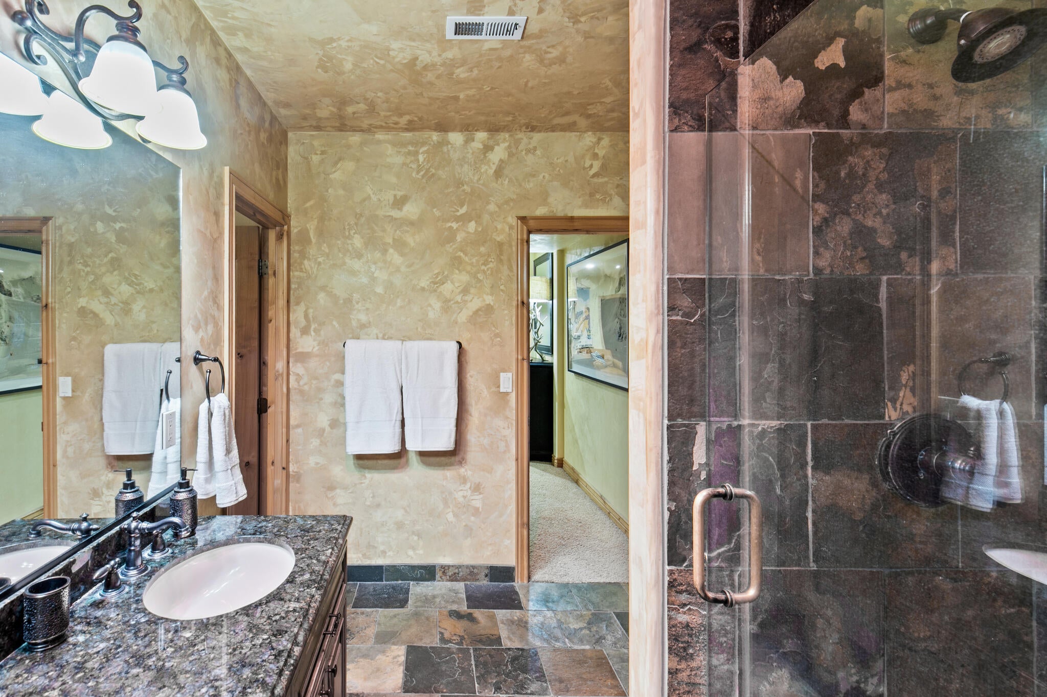 Brian Head, Utah, 84719, United States, 5 Bedrooms Bedrooms, ,4 BathroomsBathrooms,Residential,Active,1990611