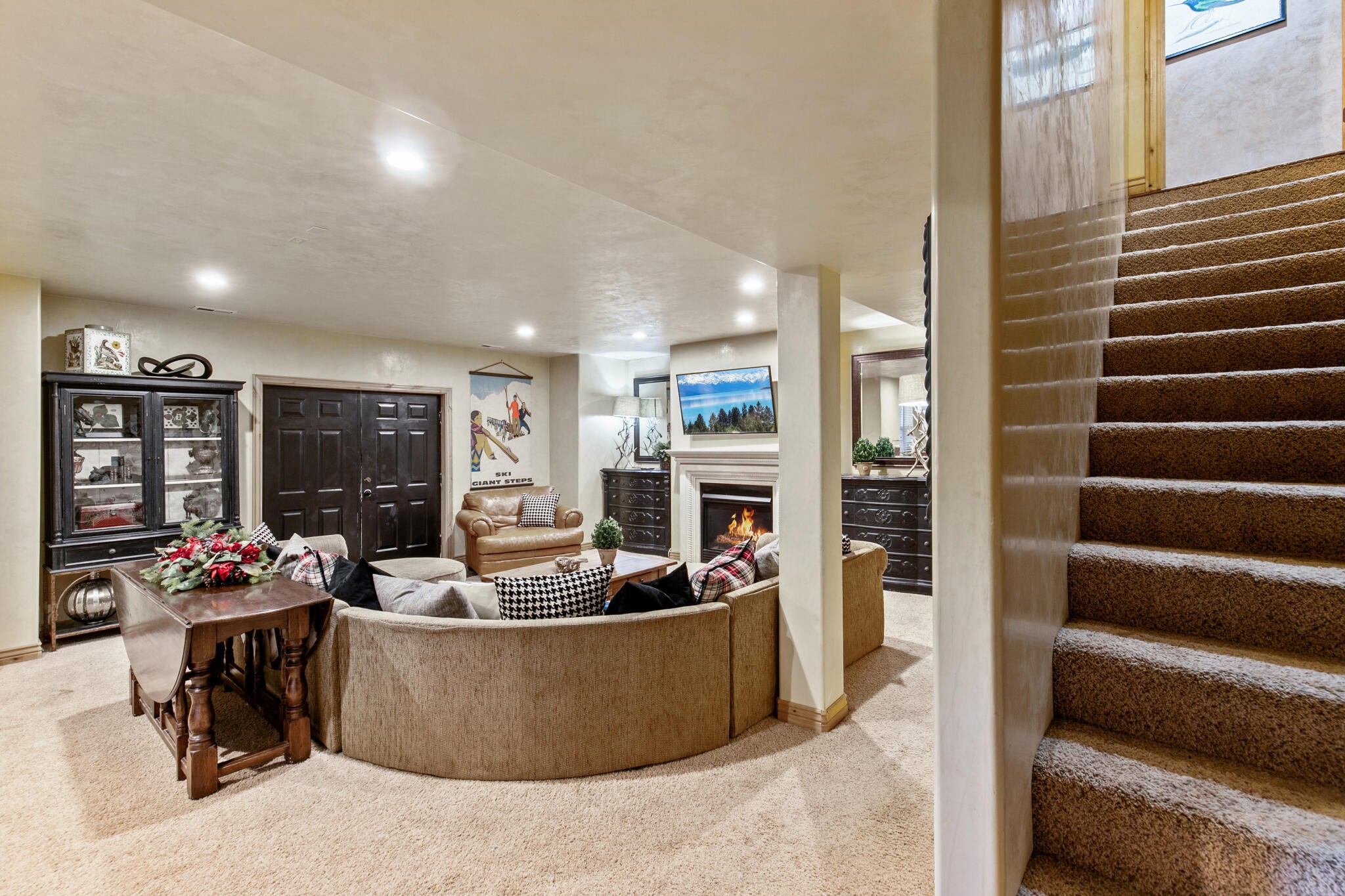 Brian Head, Utah, 84719, United States, 5 Bedrooms Bedrooms, ,4 BathroomsBathrooms,Residential,Active,1990611