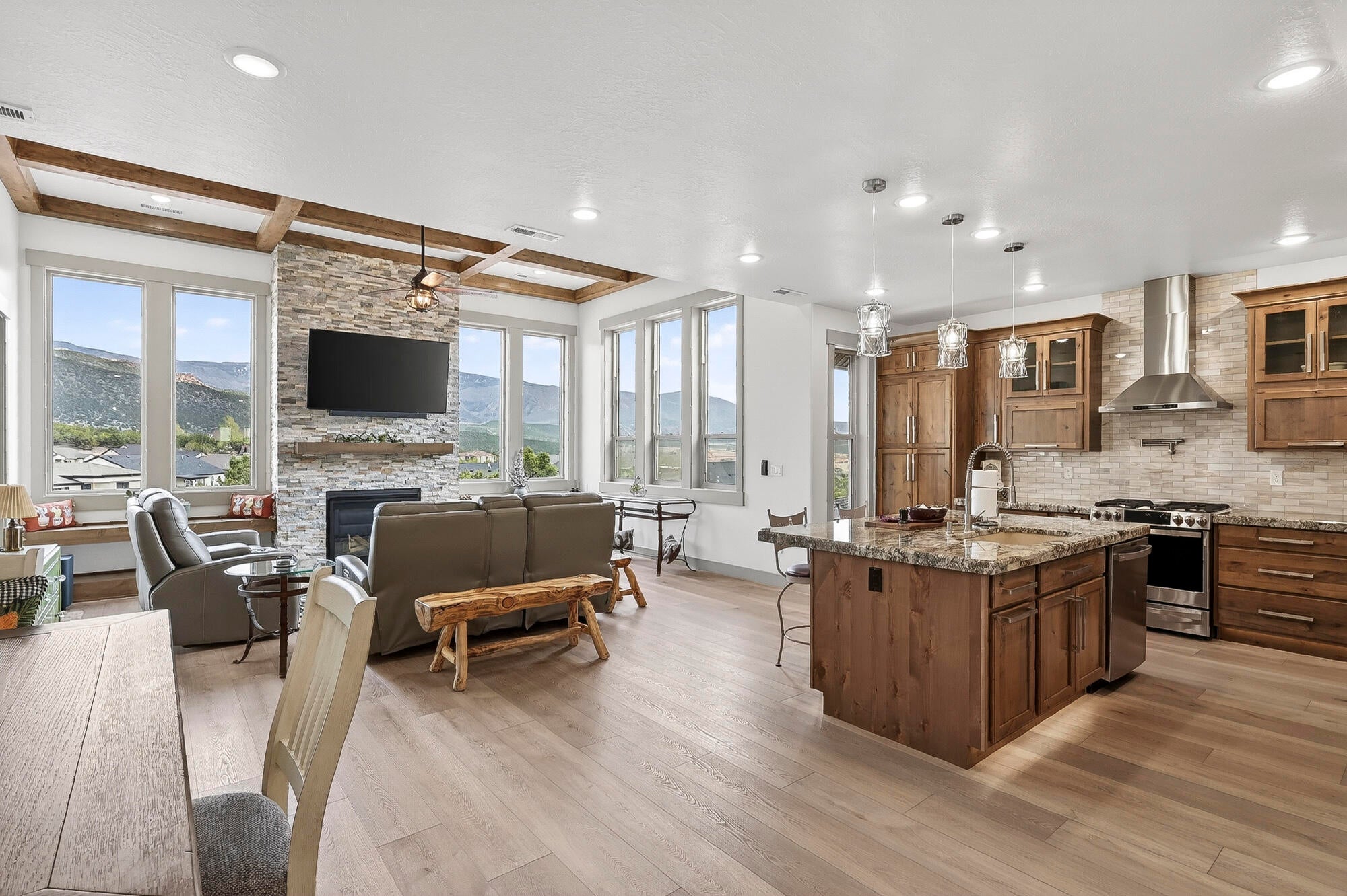 Cedar City, Utah, 84720, United States, 6 Bedrooms Bedrooms, ,4 BathroomsBathrooms,Residential,Active,2043845