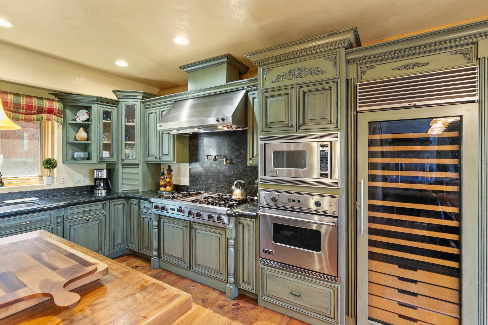 Brian Head, Utah, 84719, United States, 5 Bedrooms Bedrooms, ,4 BathroomsBathrooms,Residential,Active,1990611