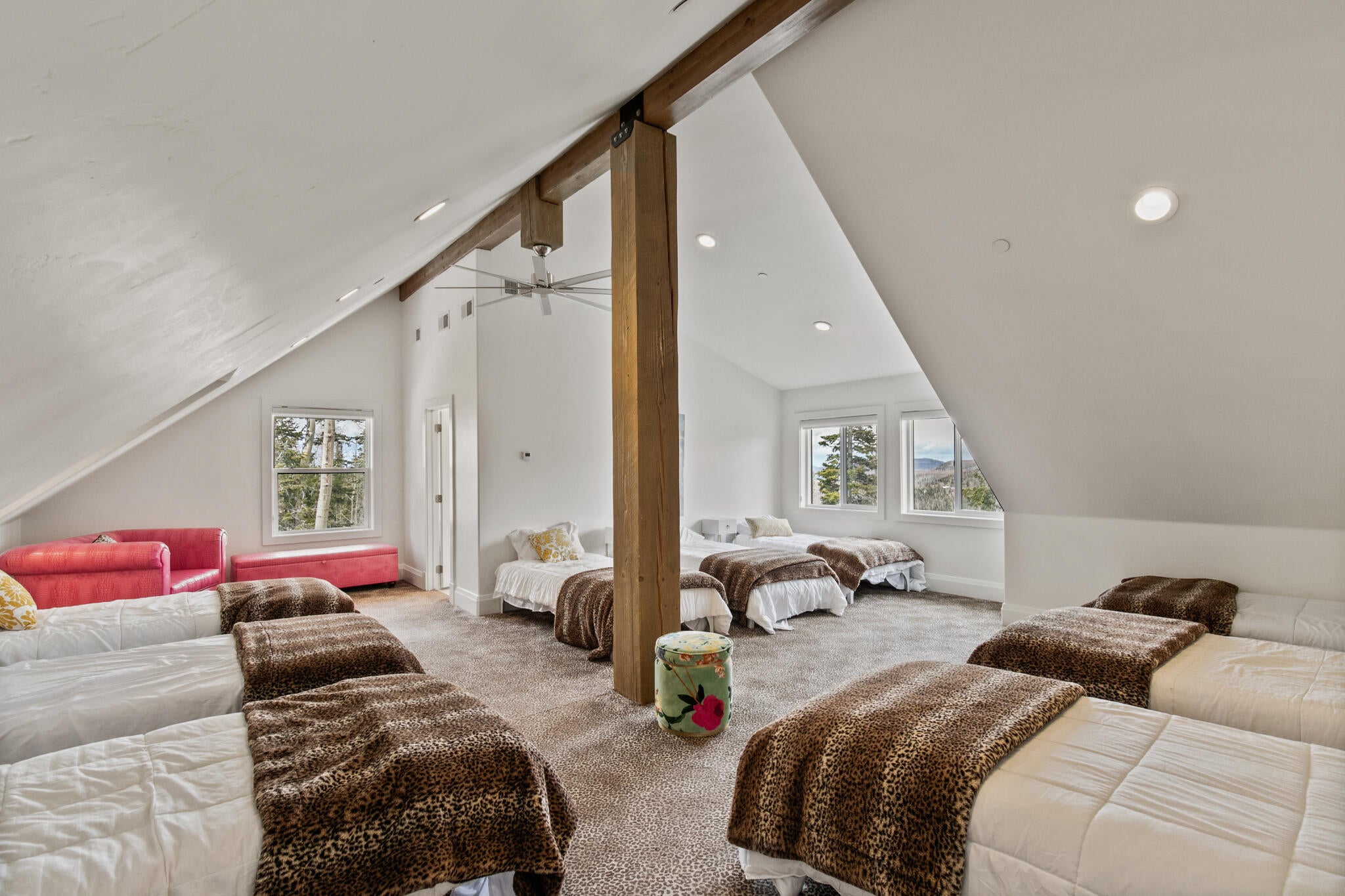 Brian Head, Utah, 84719, United States, 11 Bedrooms Bedrooms, ,8 BathroomsBathrooms,Residential,Active,2044561
