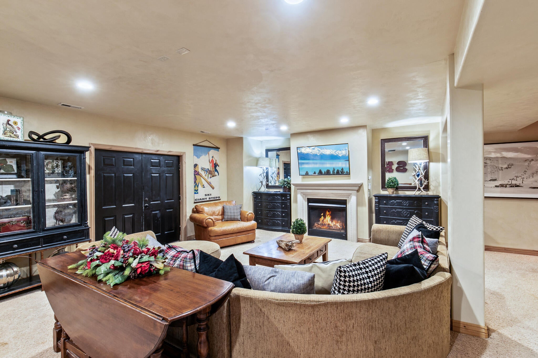 Brian Head, Utah, 84719, United States, 5 Bedrooms Bedrooms, ,4 BathroomsBathrooms,Residential,Active,1990611