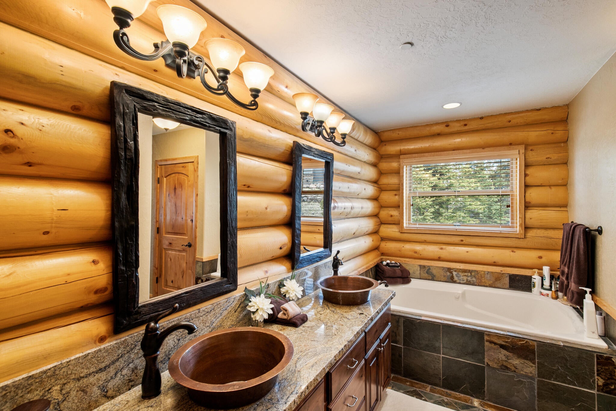 Brian Head, Utah, 84719, United States, 5 Bedrooms Bedrooms, ,7 BathroomsBathrooms,Residential,Active,2044532
