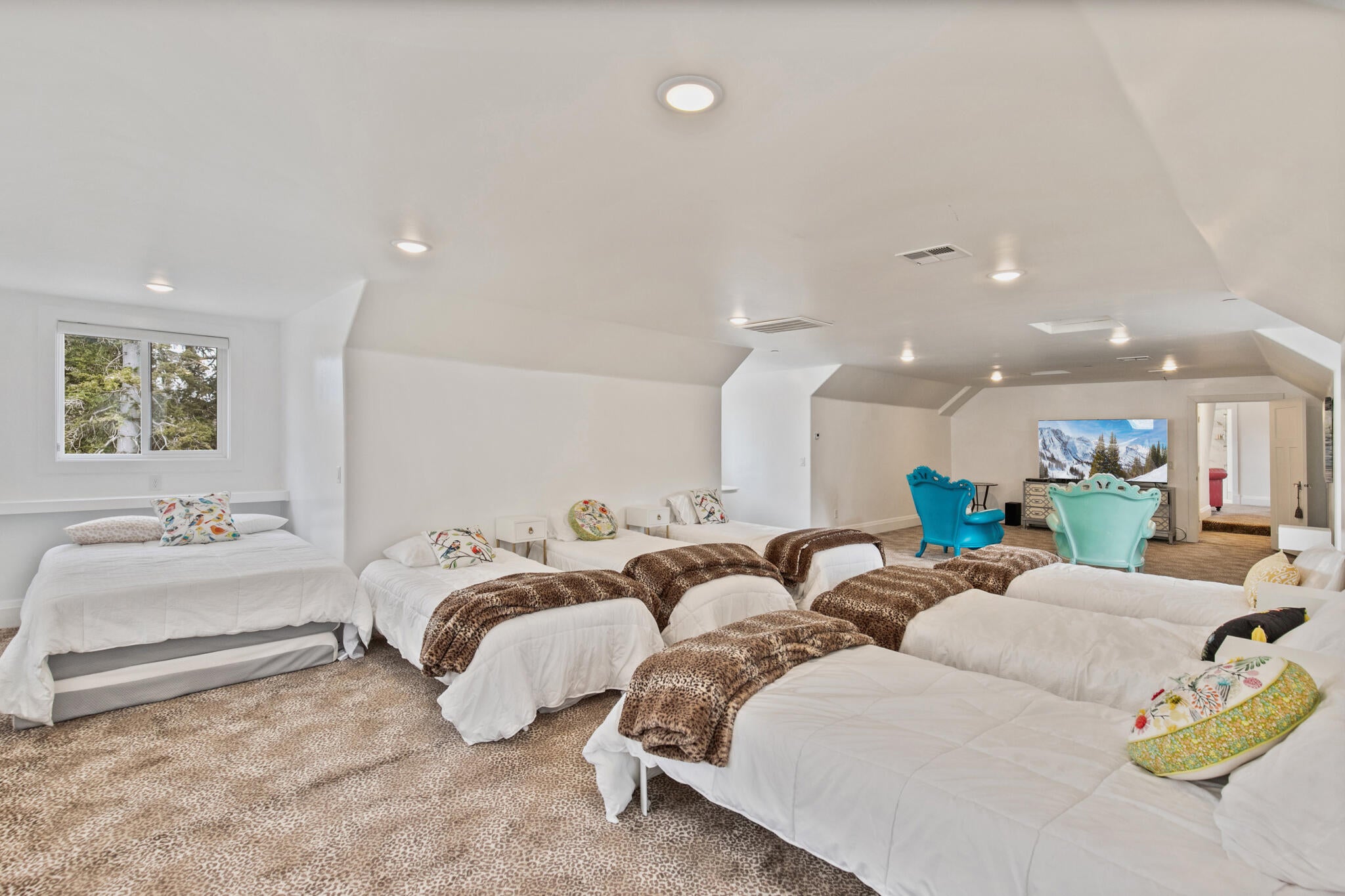 Brian Head, Utah, 84719, United States, 11 Bedrooms Bedrooms, ,8 BathroomsBathrooms,Residential,Active,2044561