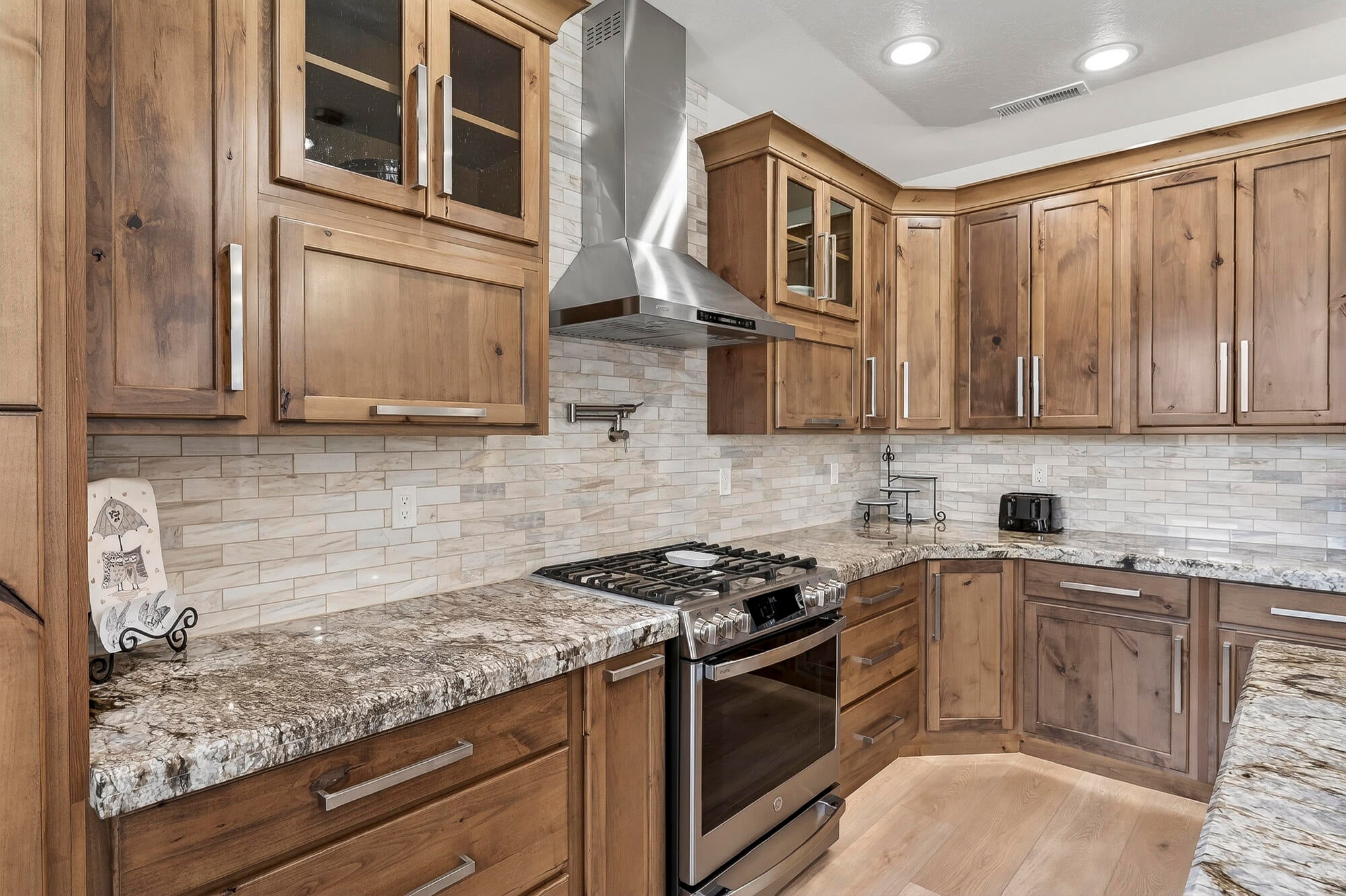 Cedar City, Utah, 84720, United States, 6 Bedrooms Bedrooms, ,4 BathroomsBathrooms,Residential,Active,2043845