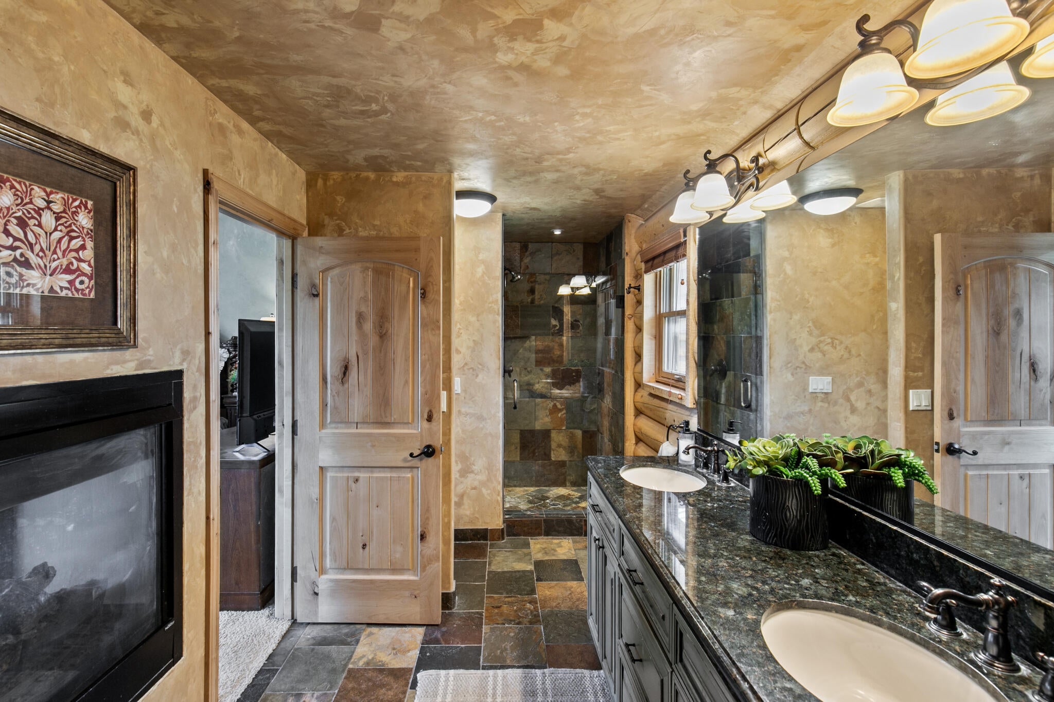 Brian Head, Utah, 84719, United States, 5 Bedrooms Bedrooms, ,4 BathroomsBathrooms,Residential,Active,1990611