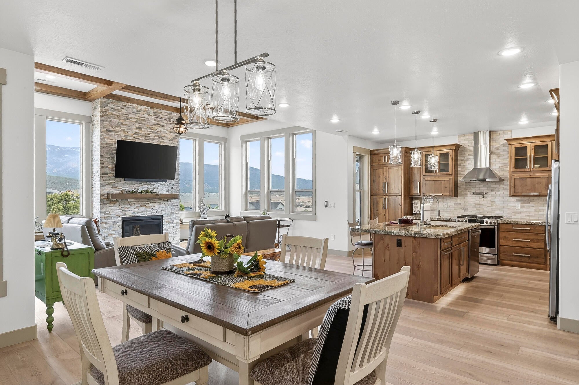 Cedar City, Utah, 84720, United States, 6 Bedrooms Bedrooms, ,4 BathroomsBathrooms,Residential,Active,2043845